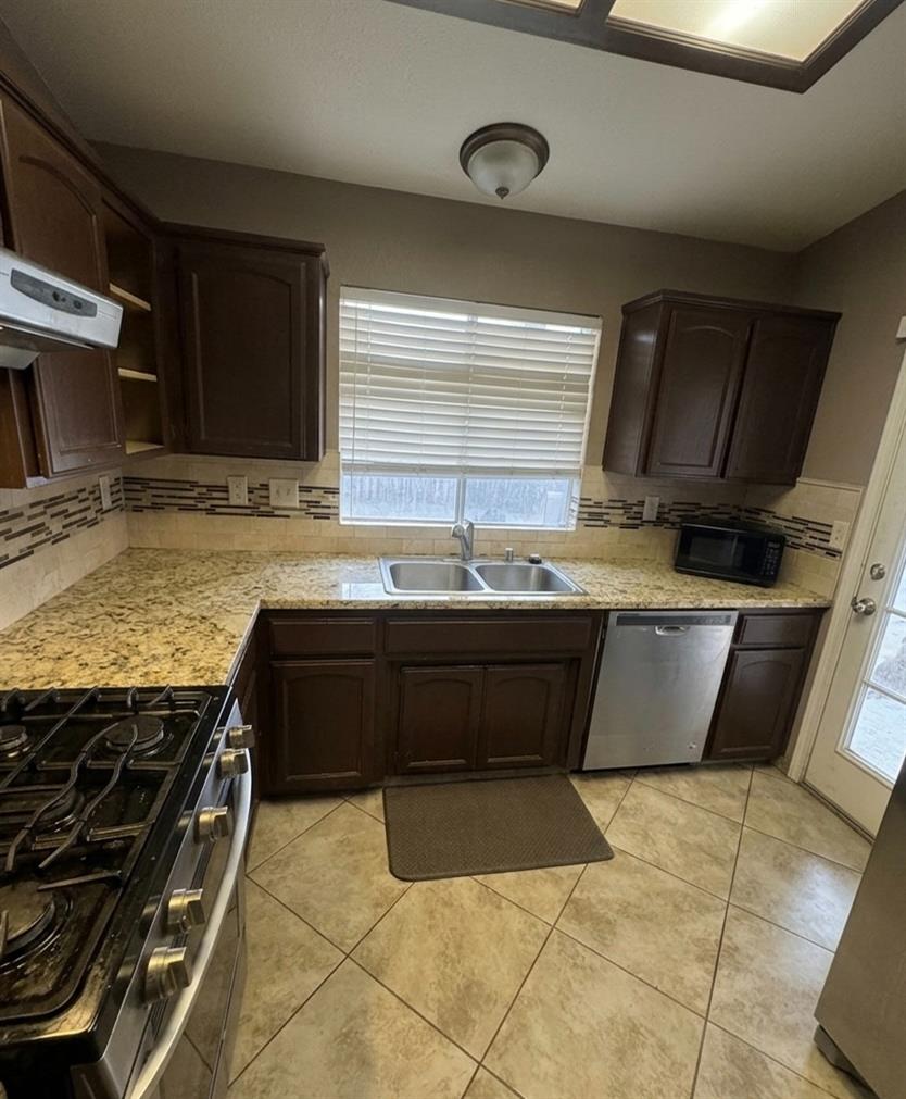 Single Family in Fresno - photo 2