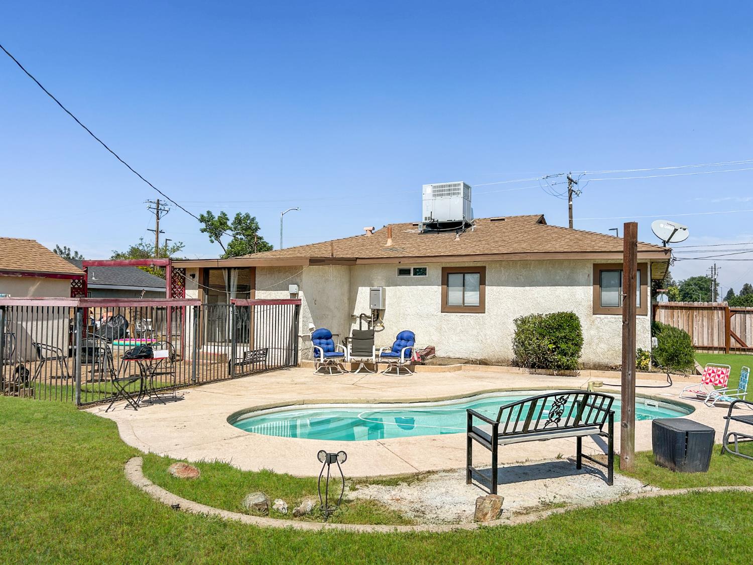 560 W Stuart Avenue, Clovis, CA, 93612