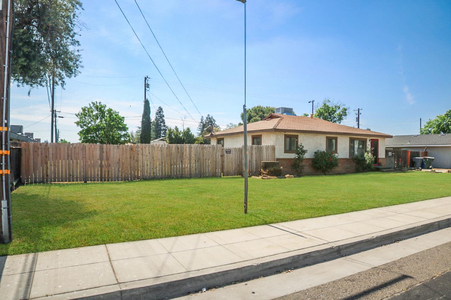 560 W Stuart Avenue, Clovis, CA, 93612