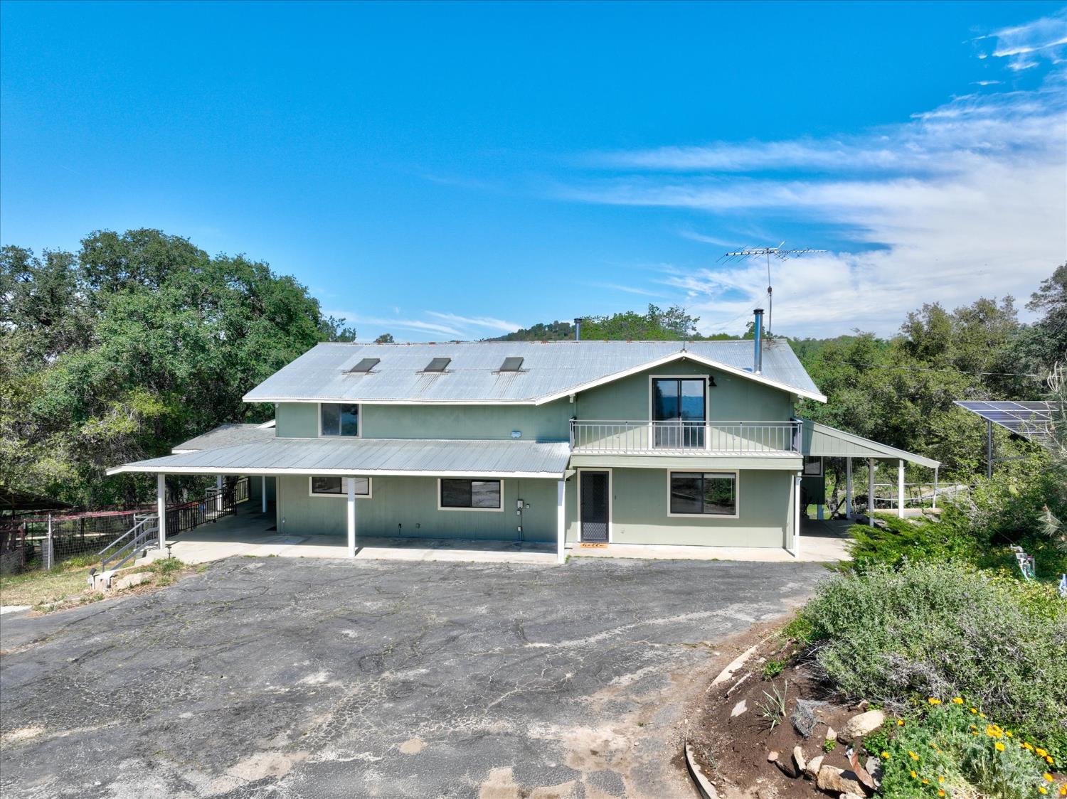 Single Family in Coarsegold - photo 2