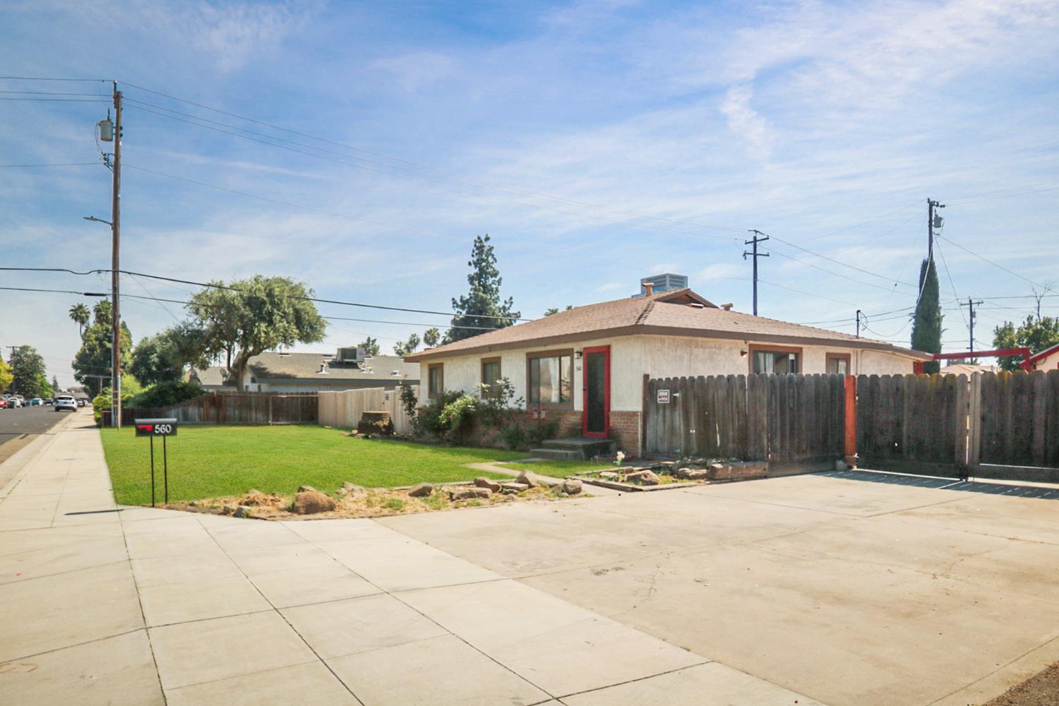 560 W Stuart Avenue, Clovis, CA, 93612