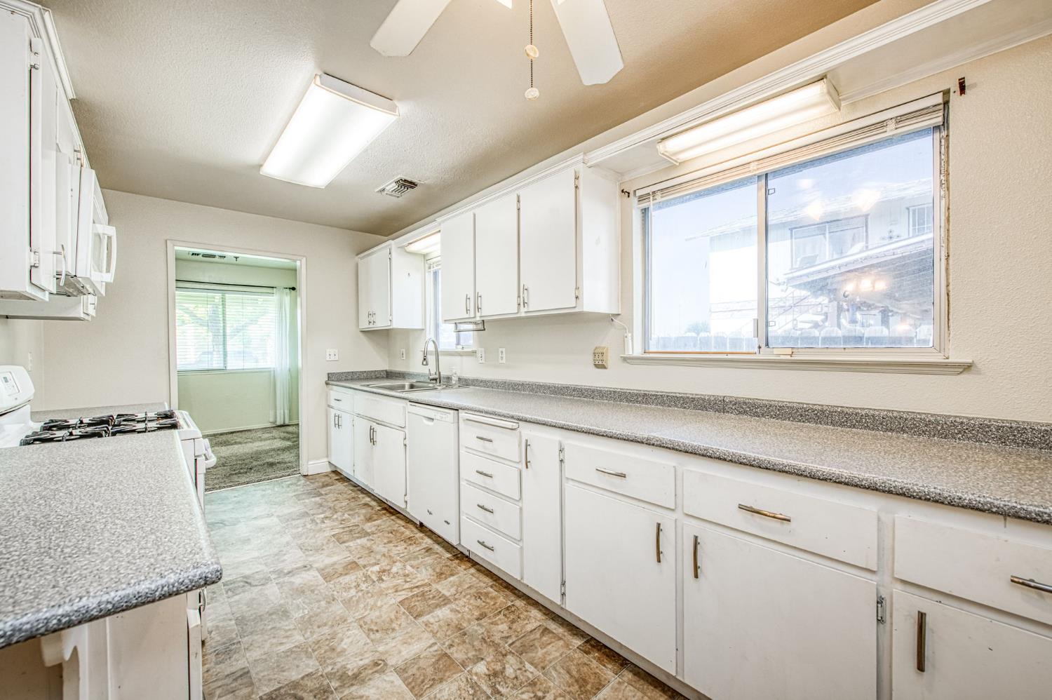 51 San Jose Avenue, Clovis, CA, 93612