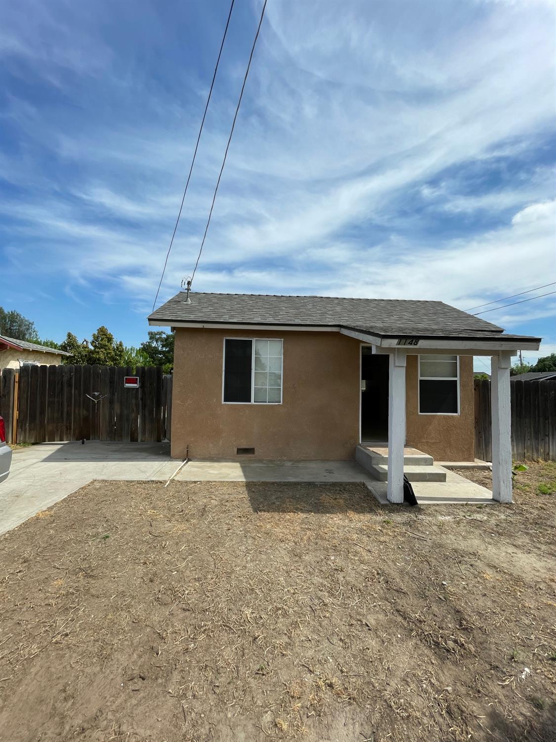 Single Family in Dinuba - main photo