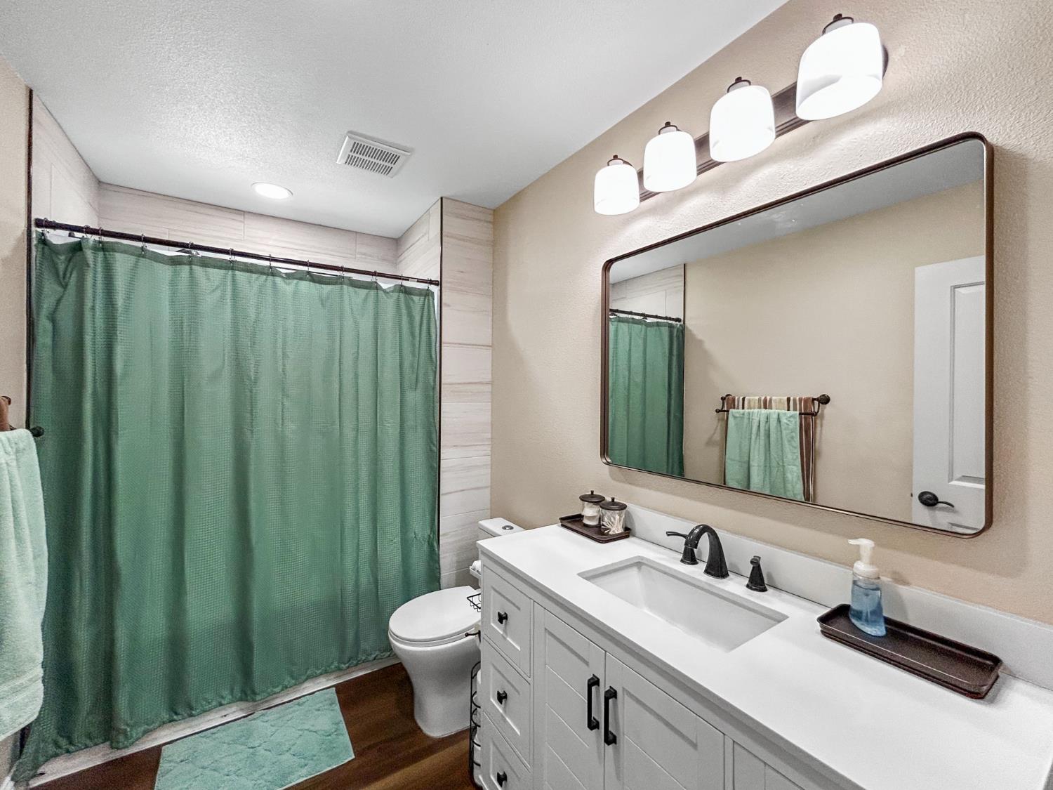 560 W Stuart Avenue, Clovis, CA, 93612