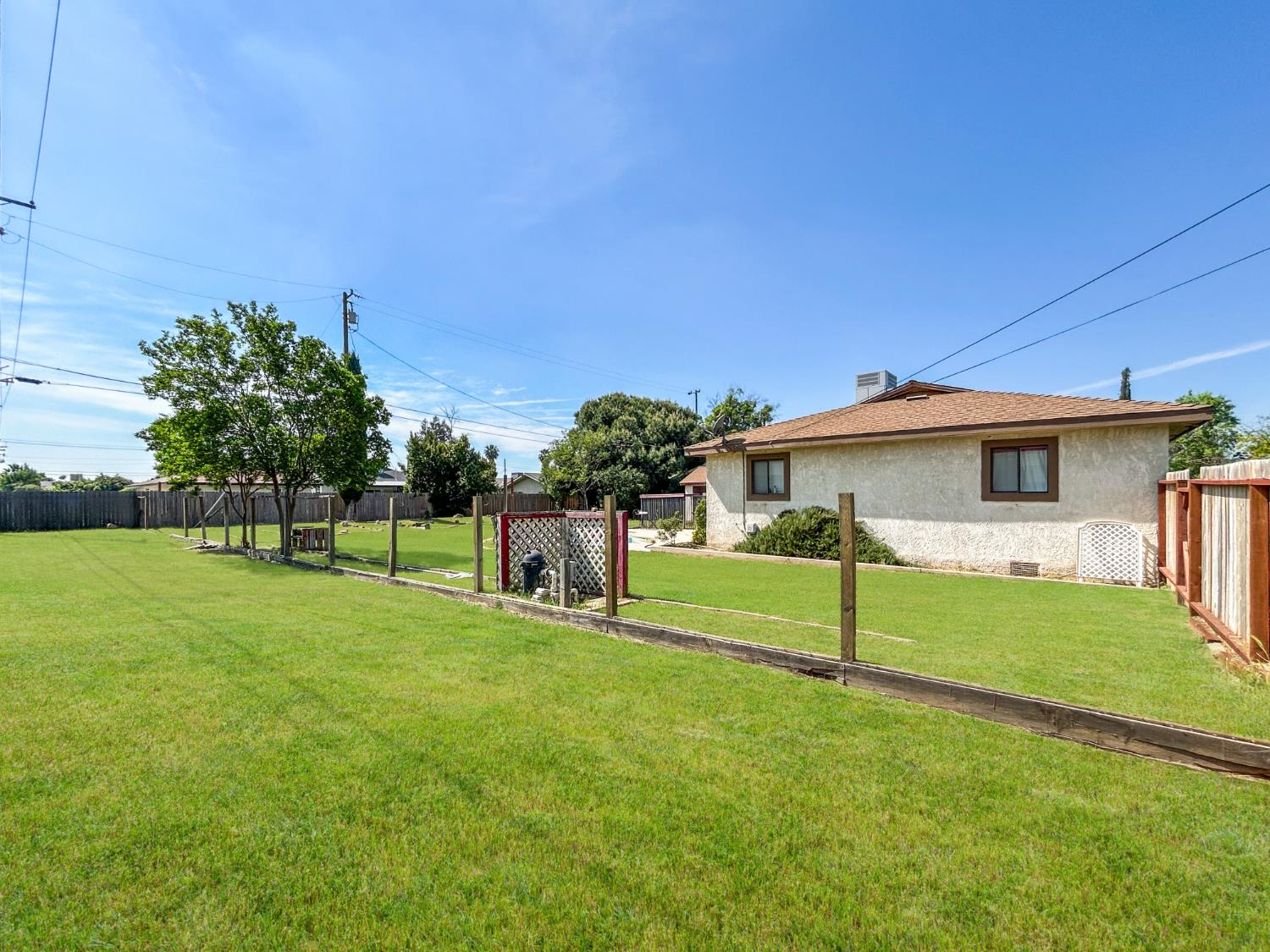 560 W Stuart Avenue, Clovis, CA, 93612
