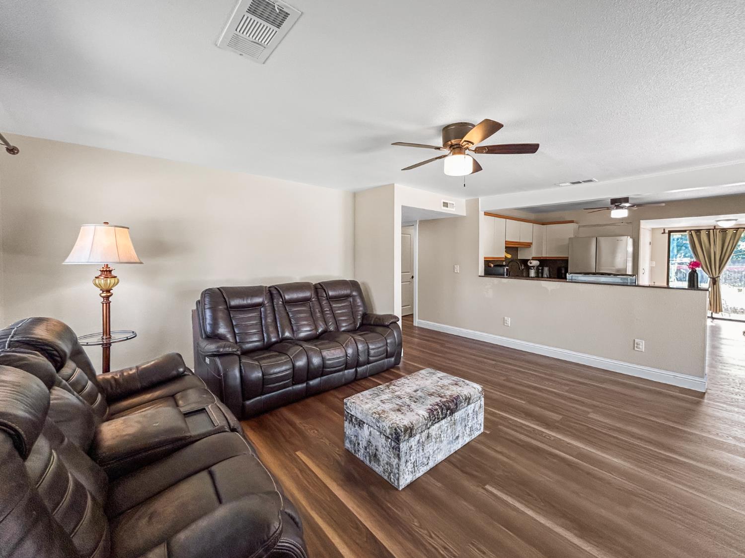 560 W Stuart Avenue, Clovis, CA, 93612