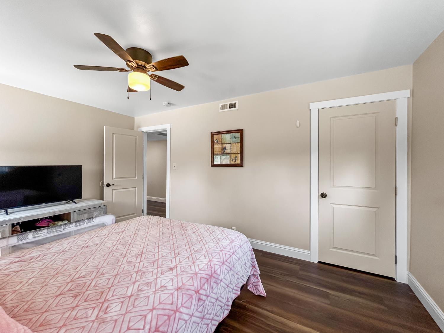 560 W Stuart Avenue, Clovis, CA, 93612