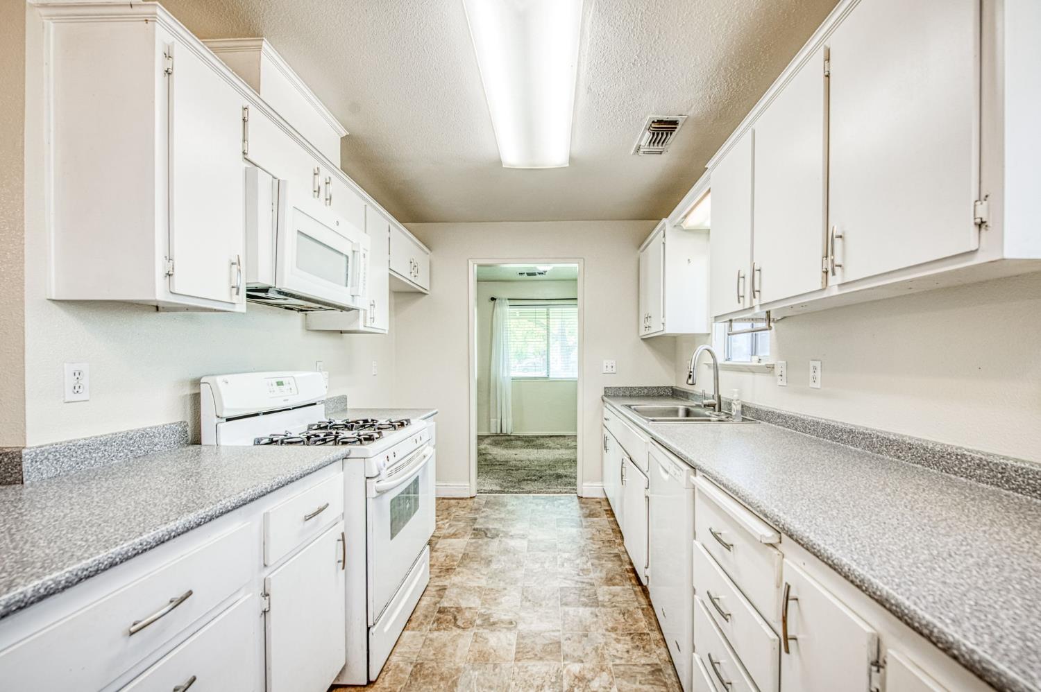 51 San Jose Avenue, Clovis, CA, 93612