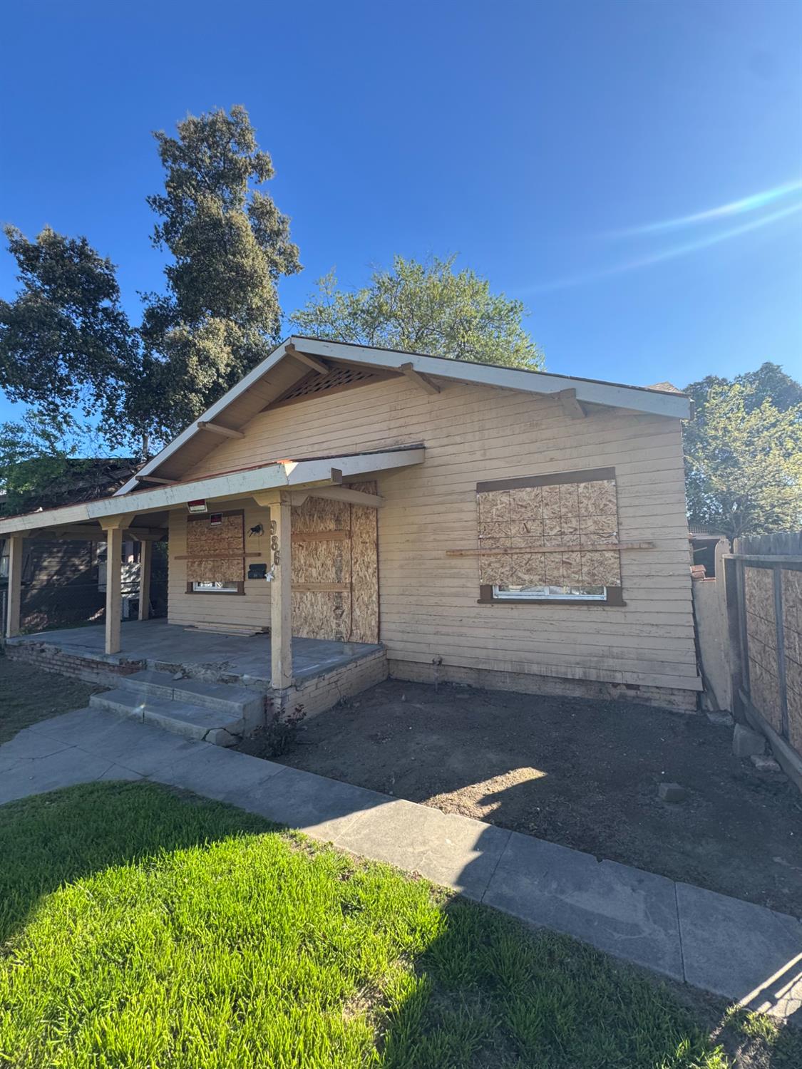 Single Family in Fresno - photo 2