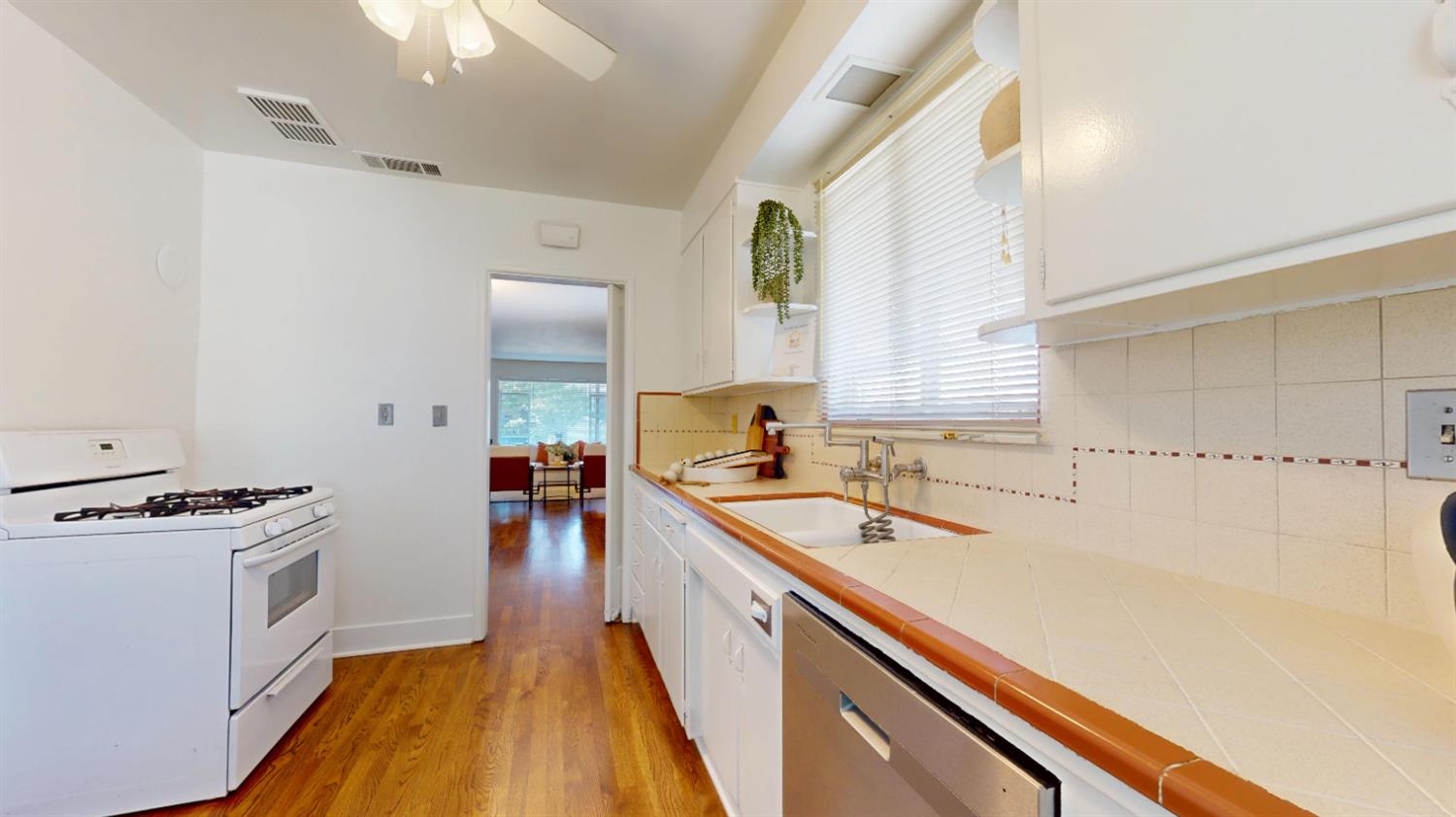 807 E Peralta Way, Fresno, CA, 93704