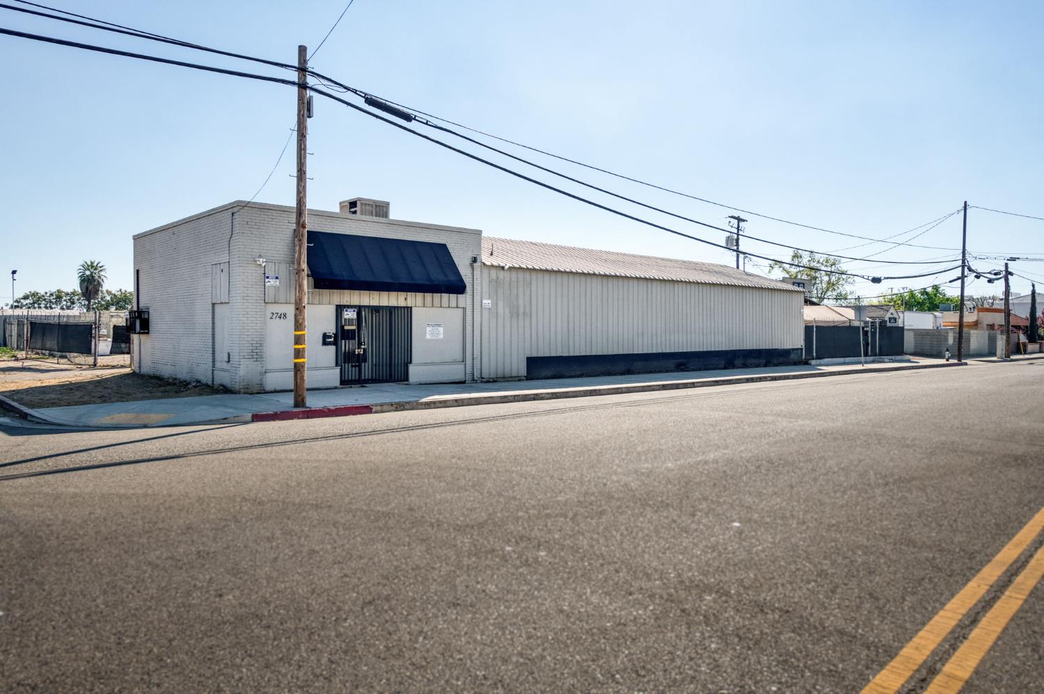 Commercial in Fresno - photo 2