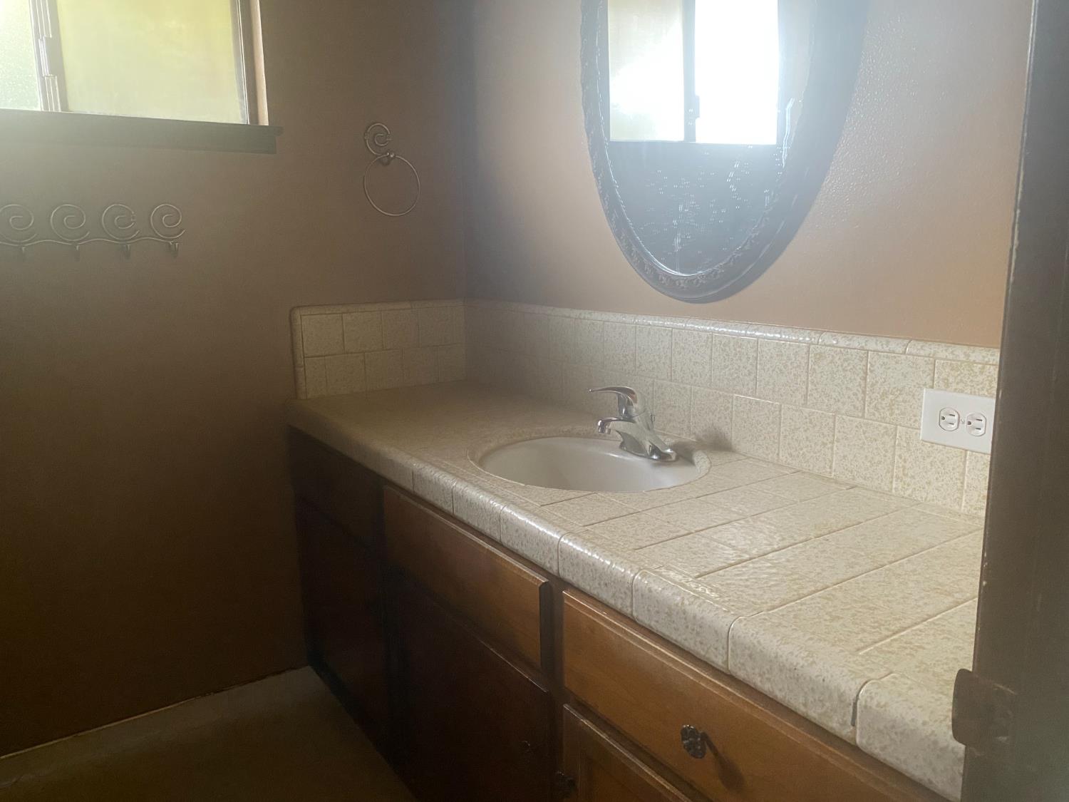 2654 E Warner Avenue, Fresno, CA, 93710