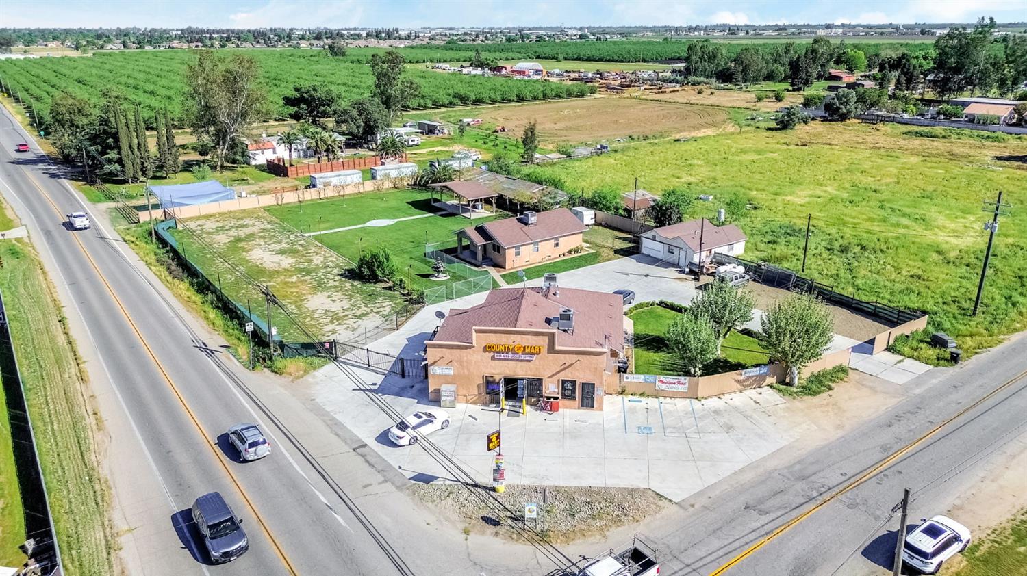 Commercial in Madera - photo 2