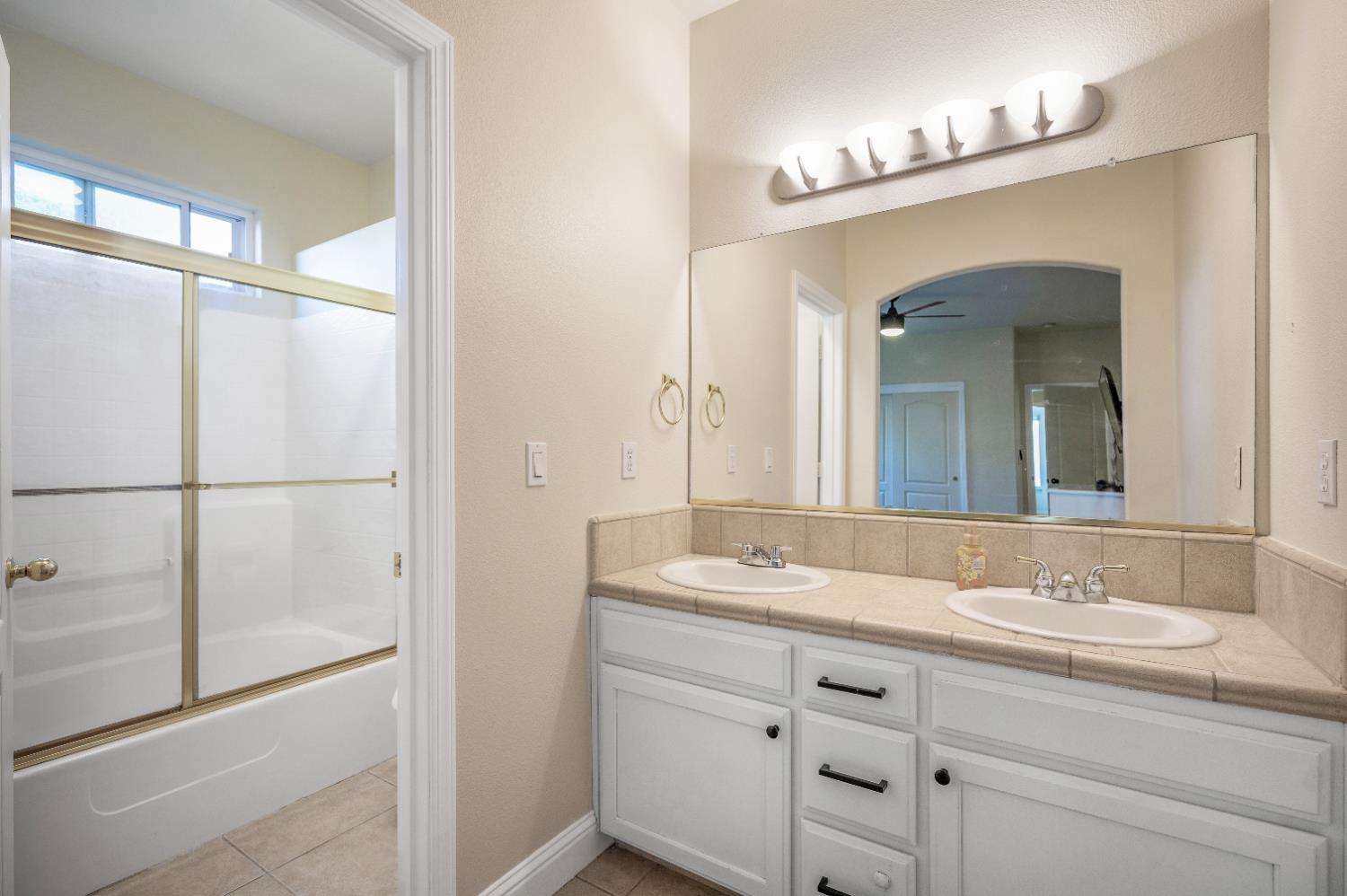 5391 E Burns Avenue, Fresno, CA, 93725