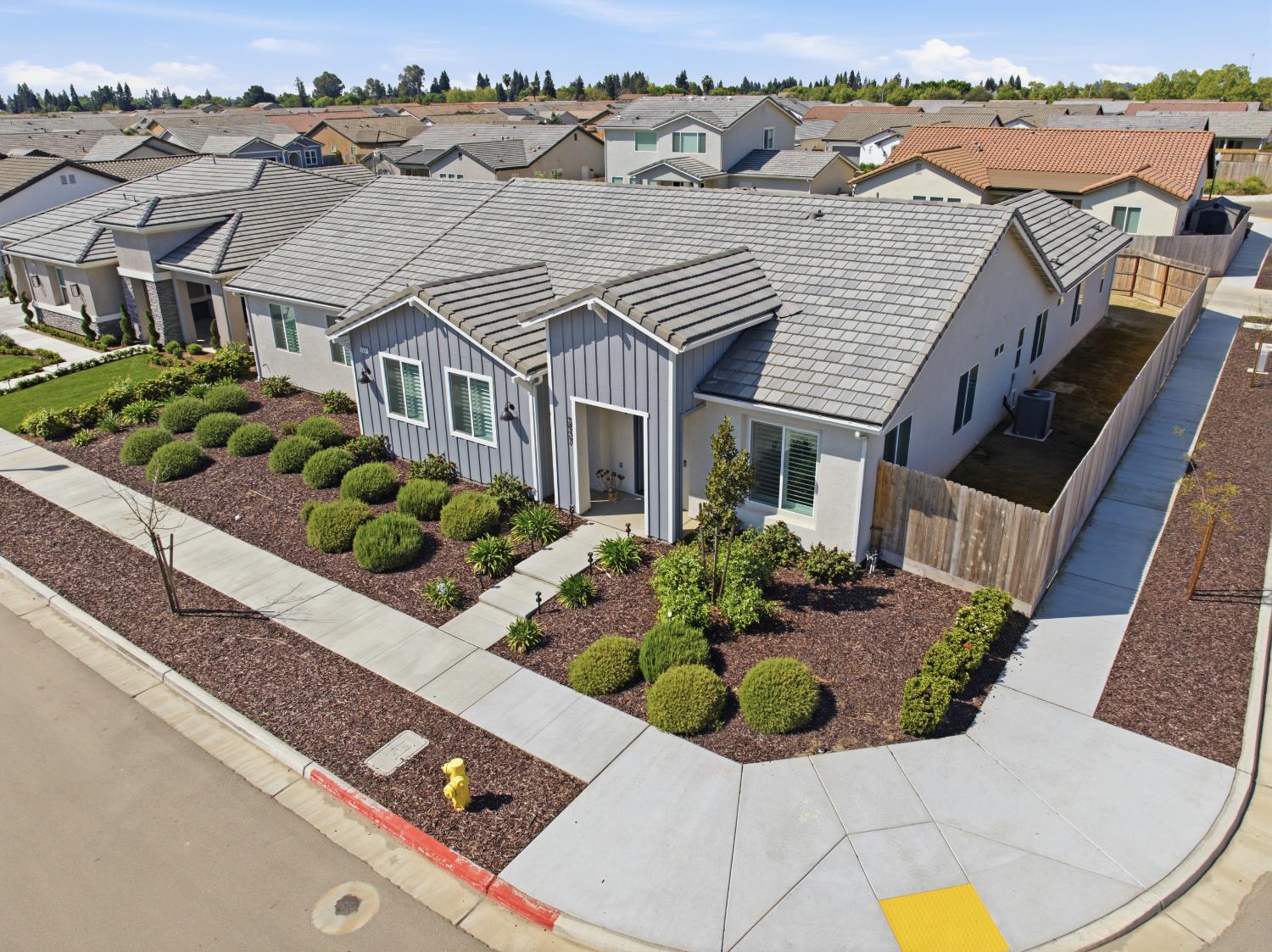 Single Family in Kingsburg - photo 2