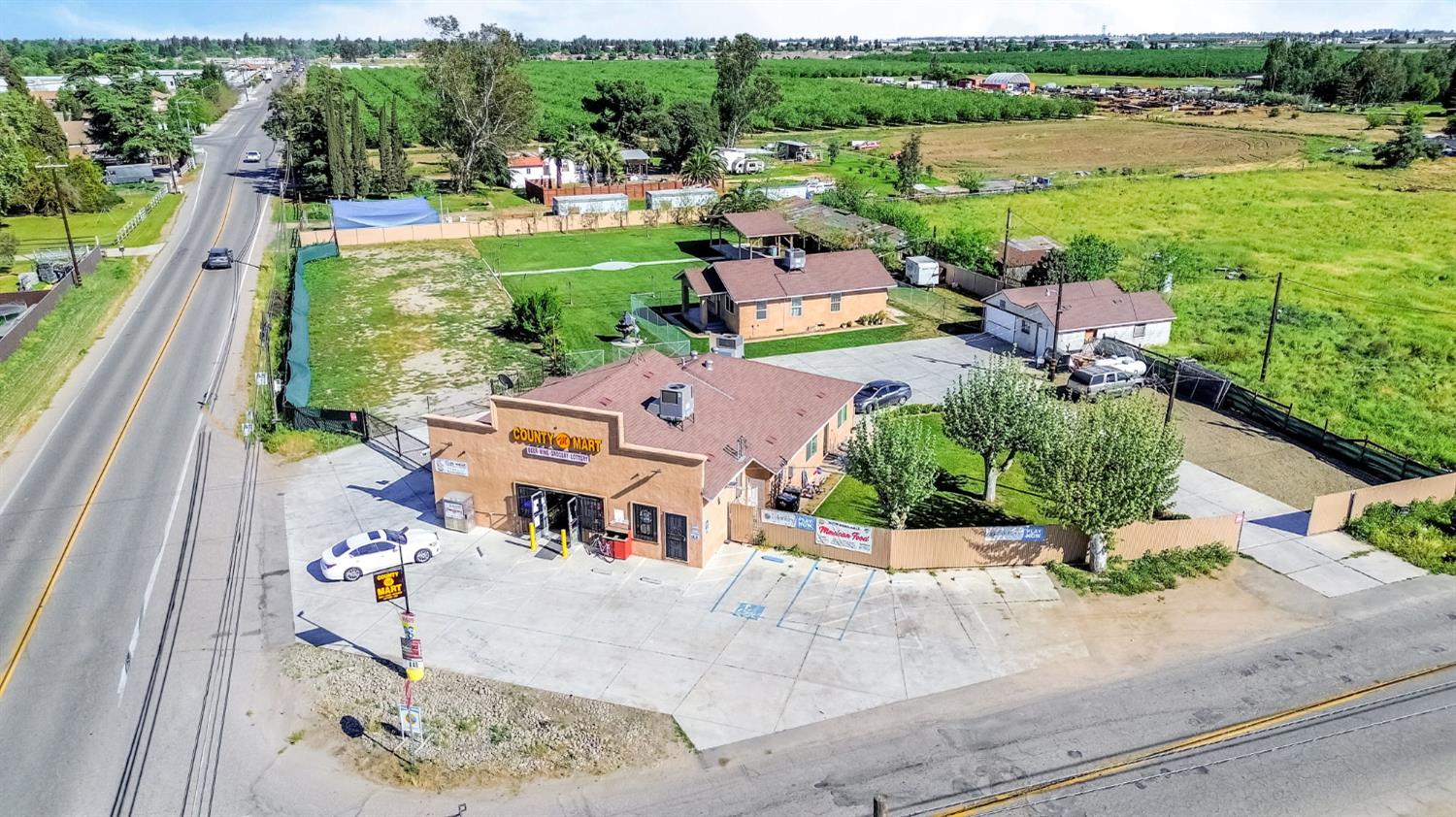 Commercial in Madera - photo 3