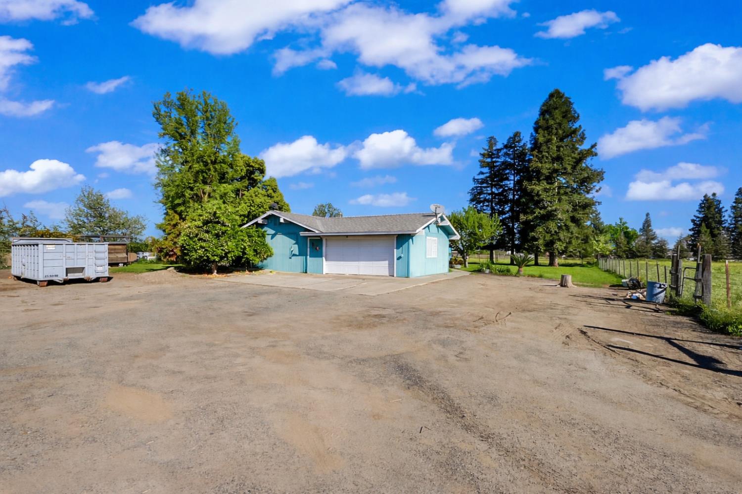 Single Family in Chowchilla - photo 3