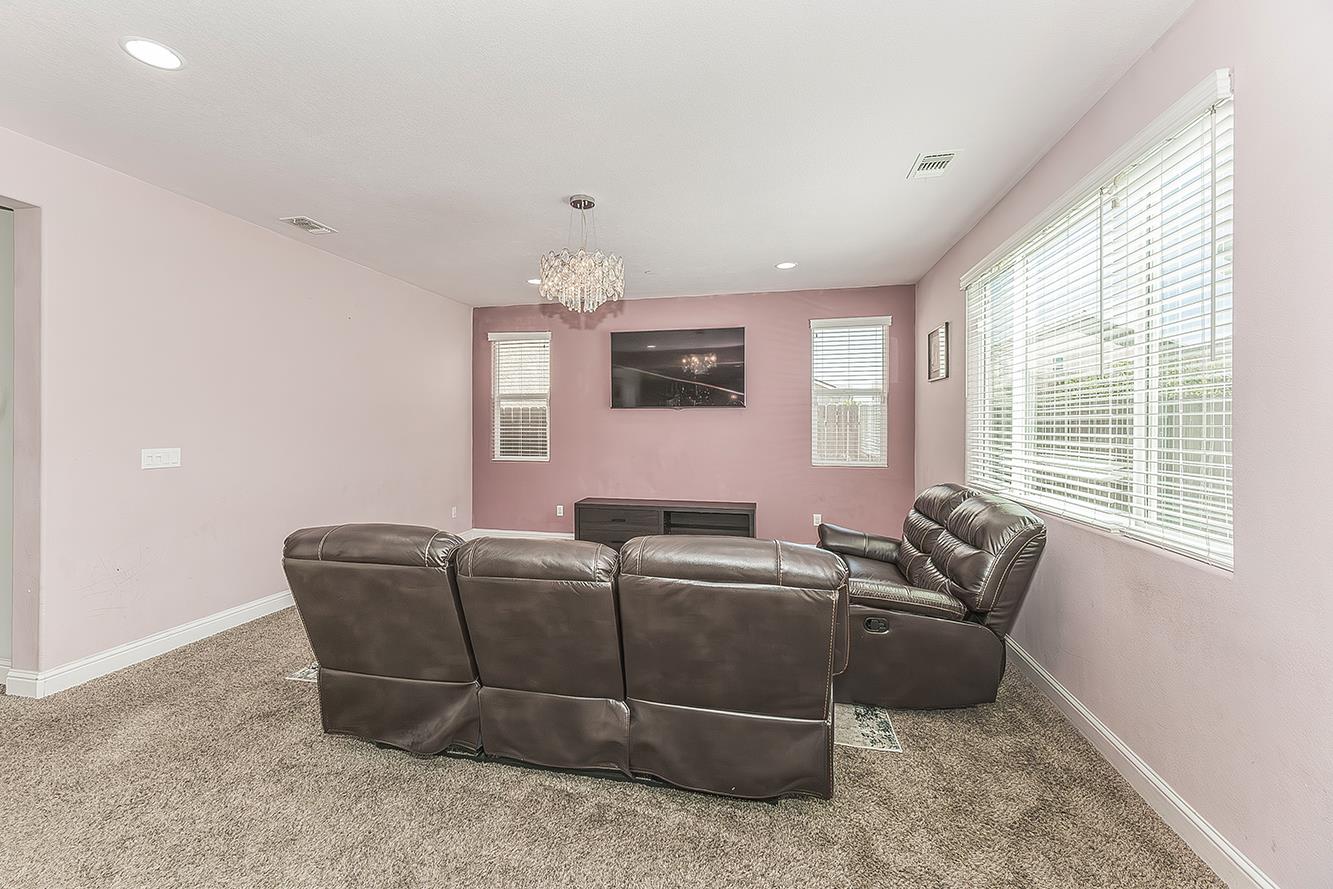 Single Family in Fresno - photo 3