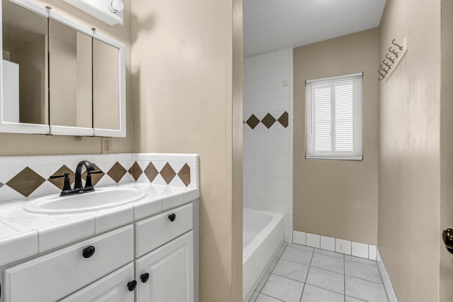 4033 E Brentwood Avenue, Fresno, CA, 93703