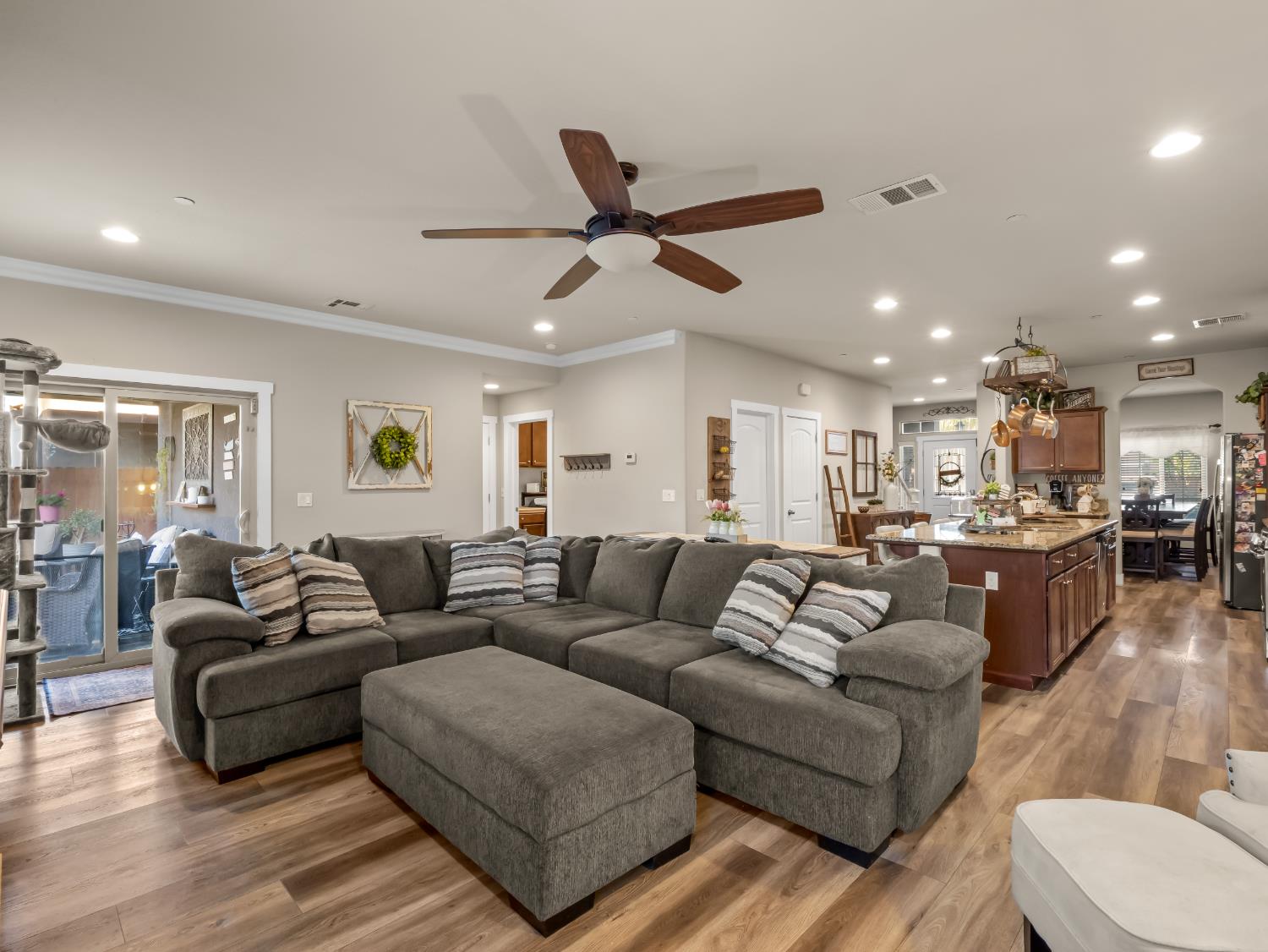 6878 W Alana Drive W, Fresno, CA, 93722