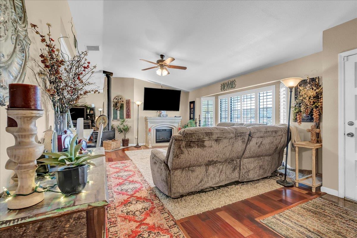 21544 Grangeville Boulevard, Lemoore, CA, 93245