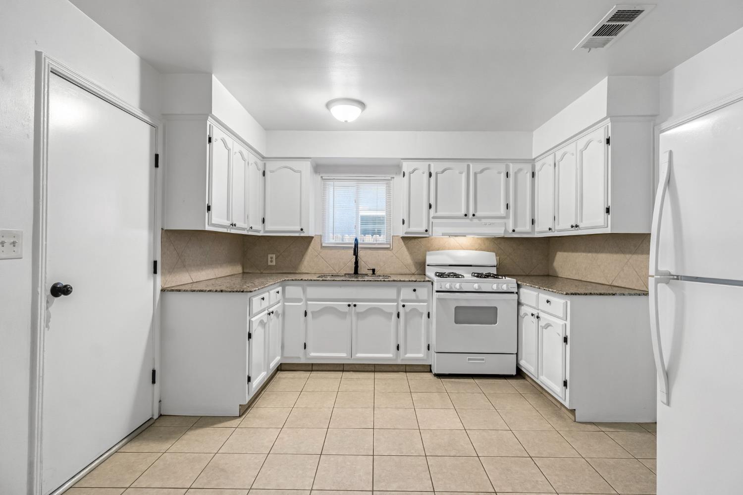 4033 E Brentwood Avenue, Fresno, CA, 93703