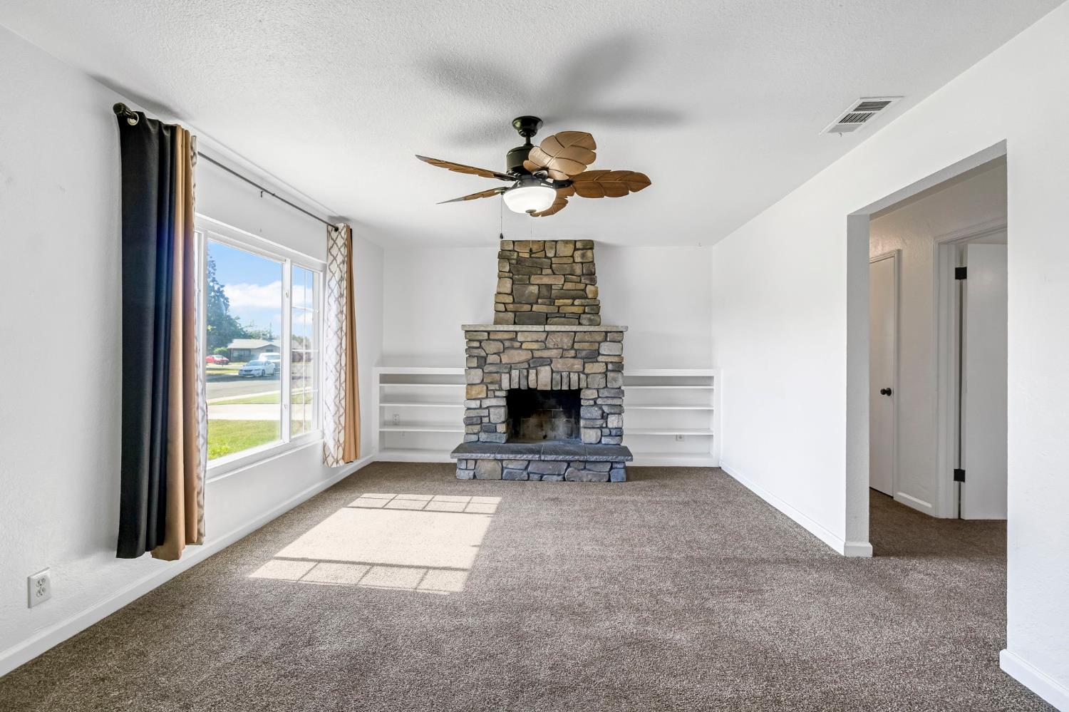 4033 E Brentwood Avenue, Fresno, CA, 93703