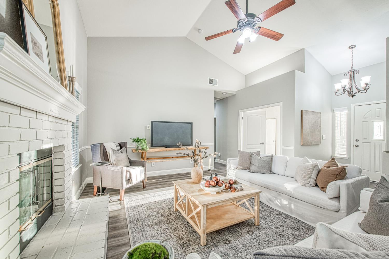 9882 N Meridian Avenue, Fresno, CA, 93720