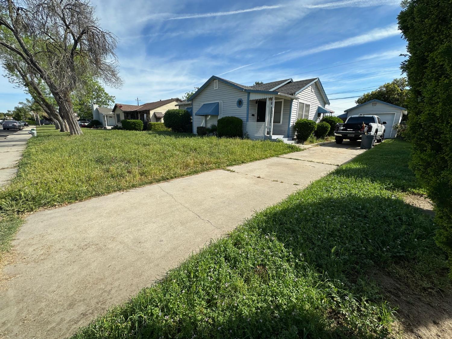 2042 Mayfair Drive E, Fresno, CA, 93703