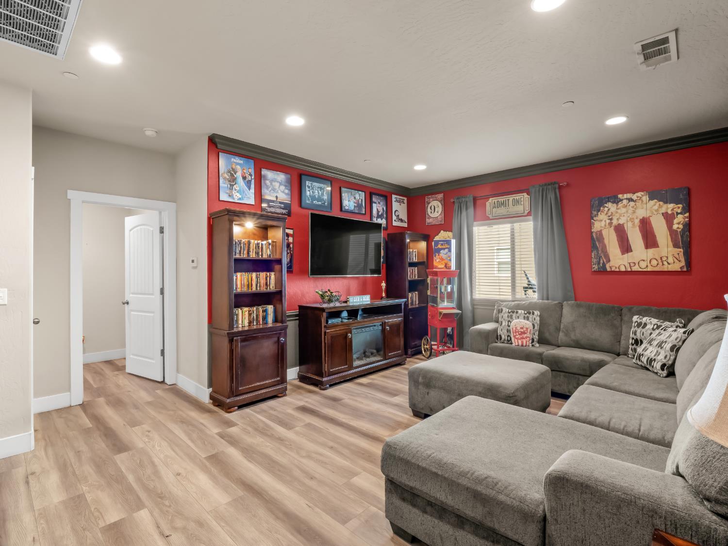 6878 W Alana Drive W, Fresno, CA, 93722