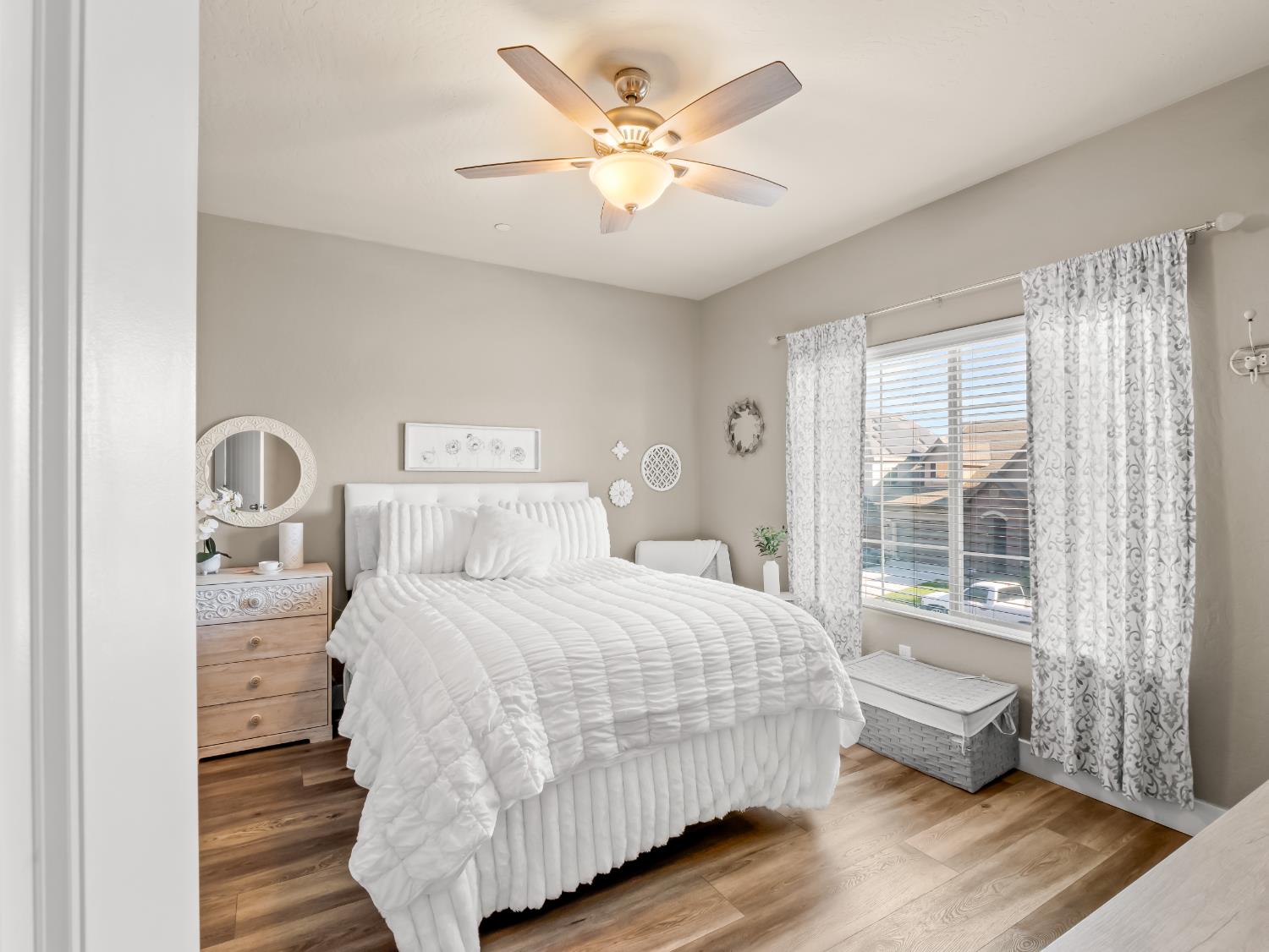 6878 W Alana Drive W, Fresno, CA, 93722