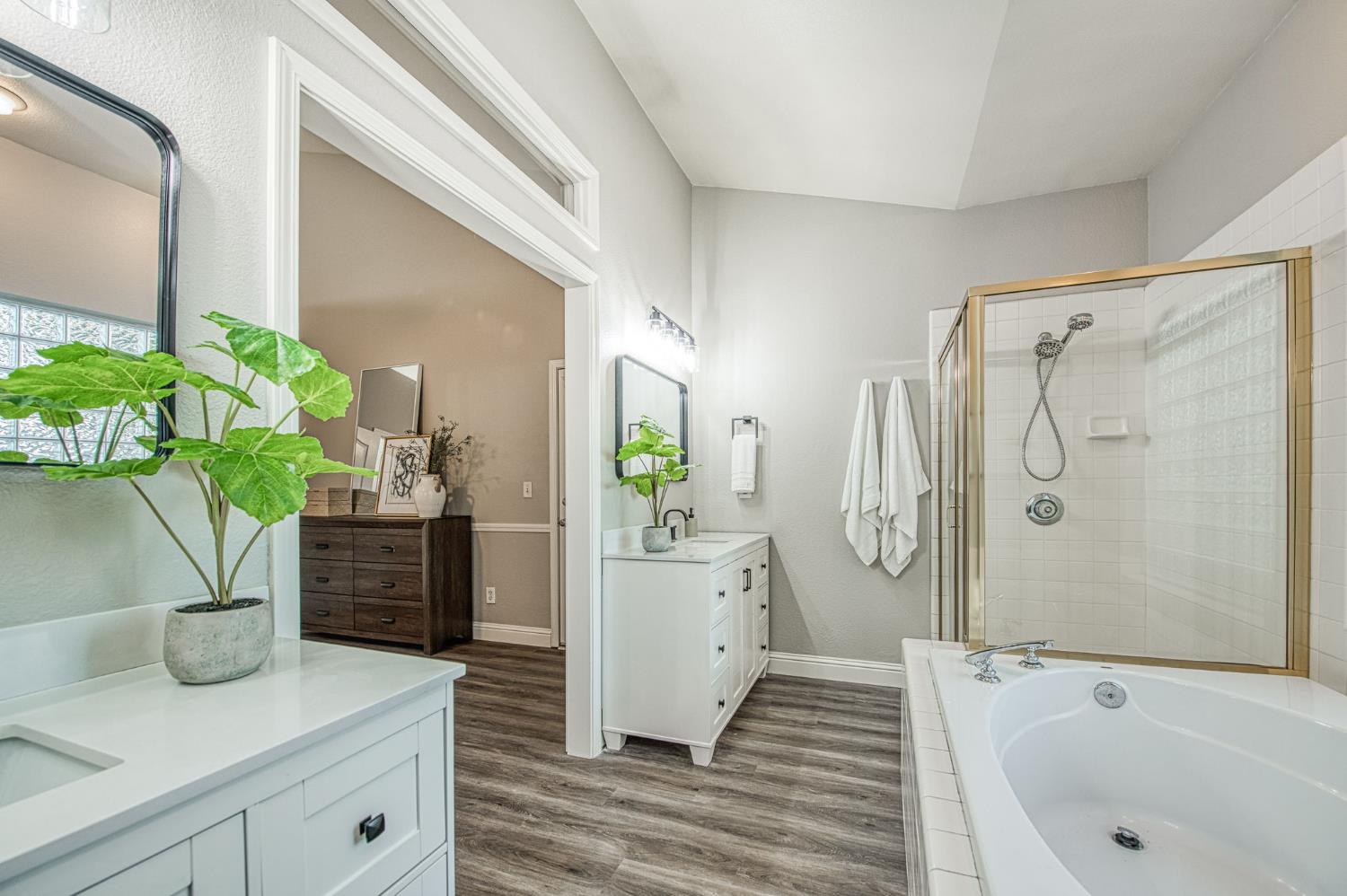 9882 N Meridian Avenue, Fresno, CA, 93720