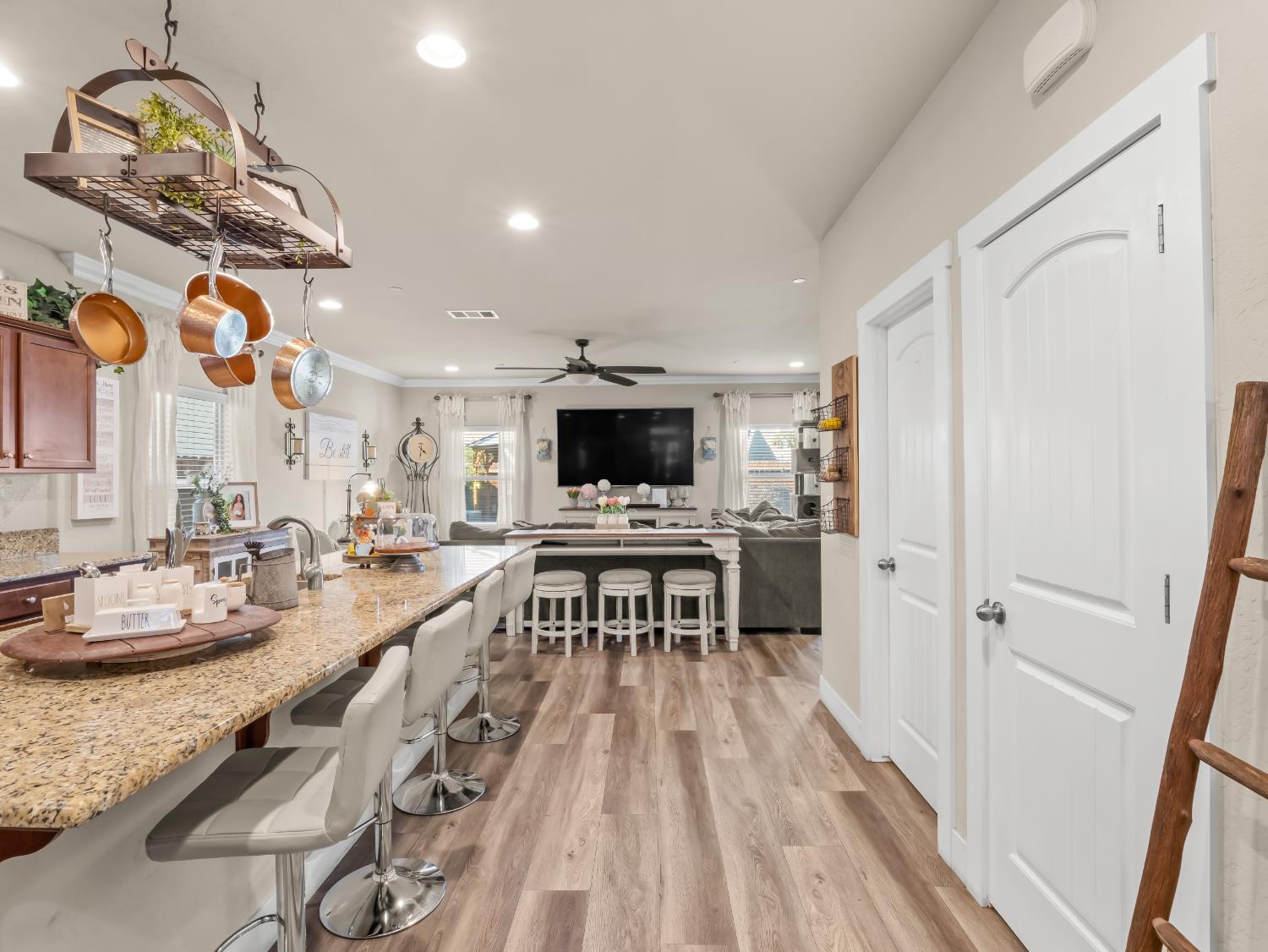 6878 W Alana Drive W, Fresno, CA, 93722