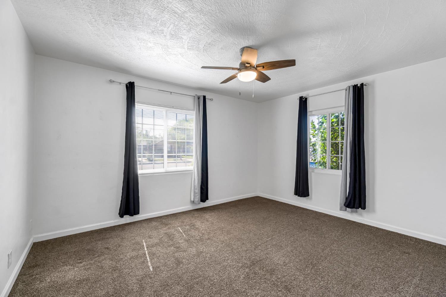 4033 E Brentwood Avenue, Fresno, CA, 93703