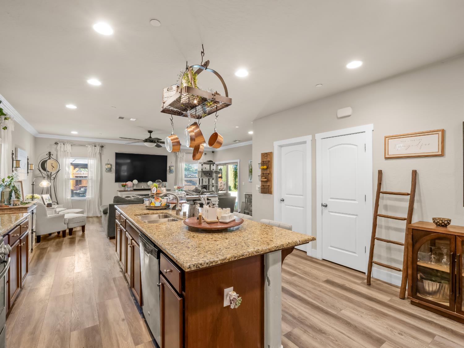 6878 W Alana Drive W, Fresno, CA, 93722