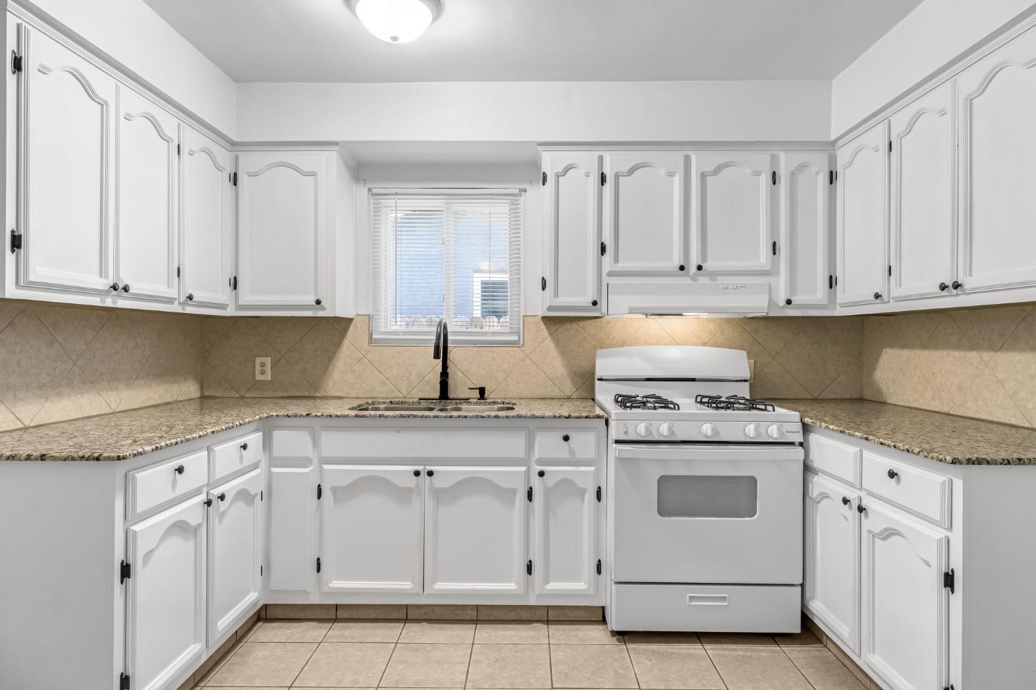 4033 E Brentwood Avenue, Fresno, CA, 93703