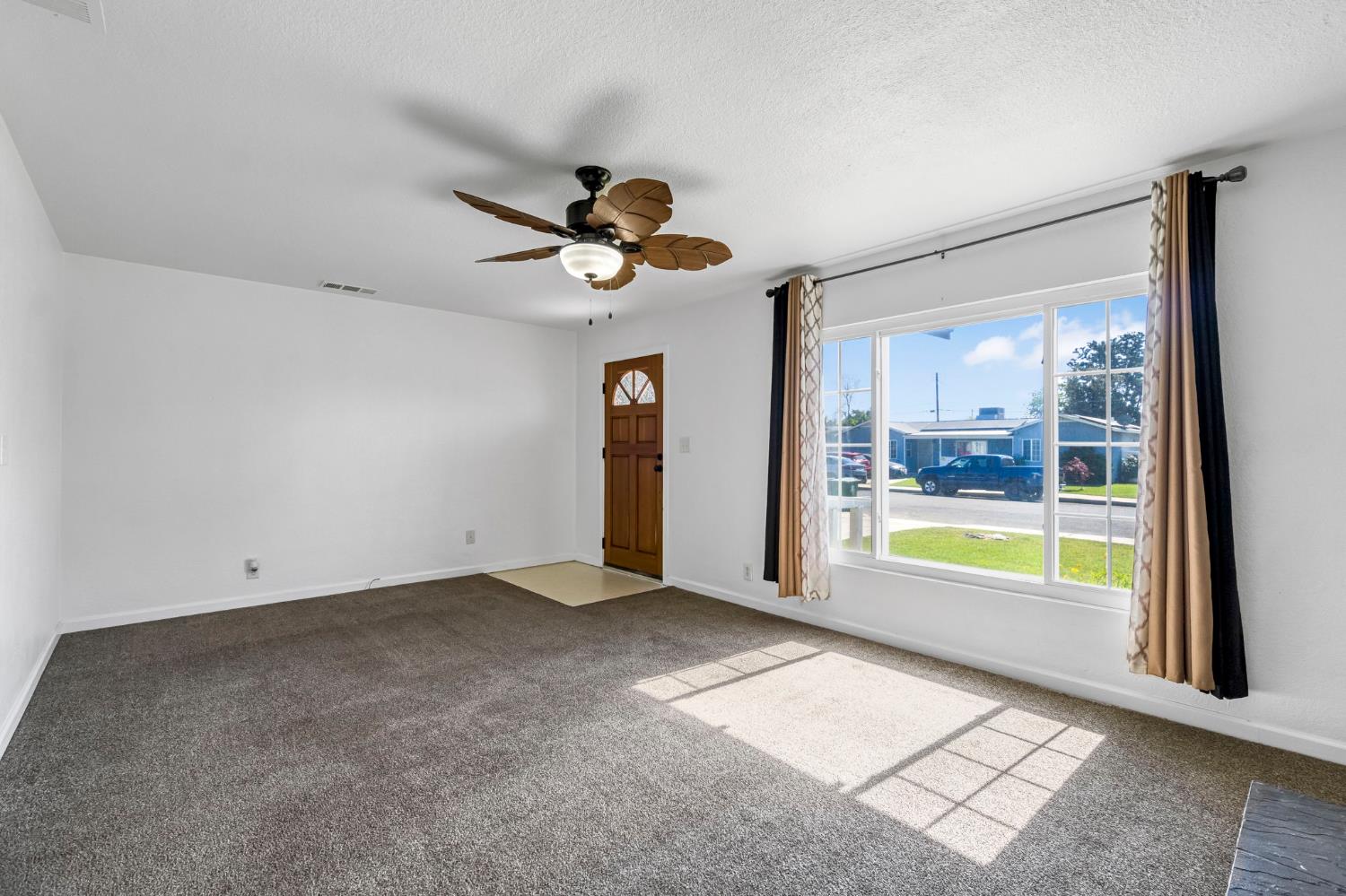 4033 E Brentwood Avenue, Fresno, CA, 93703