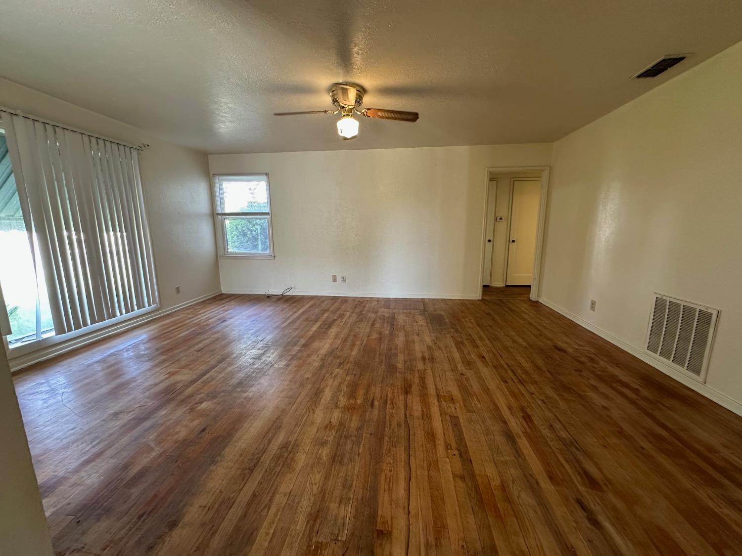2042 Mayfair Drive E, Fresno, CA, 93703
