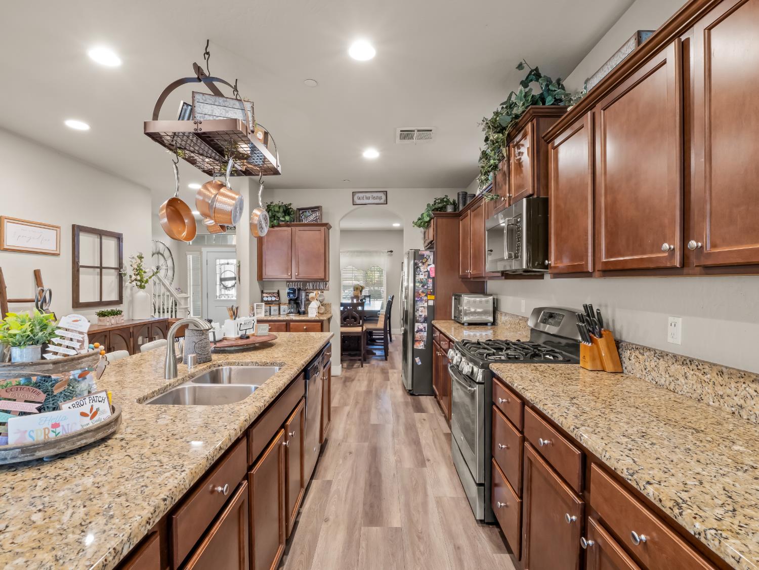 6878 W Alana Drive W, Fresno, CA, 93722