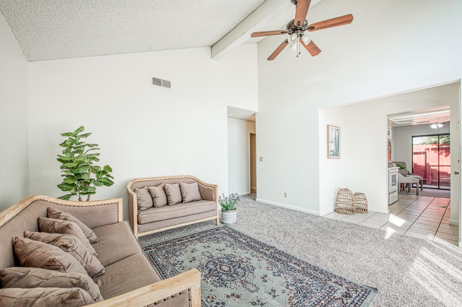 Condo in Fresno - photo 3