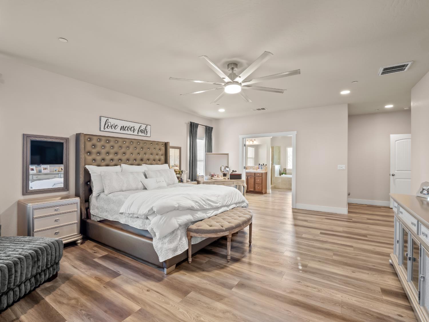 6878 W Alana Drive W, Fresno, CA, 93722