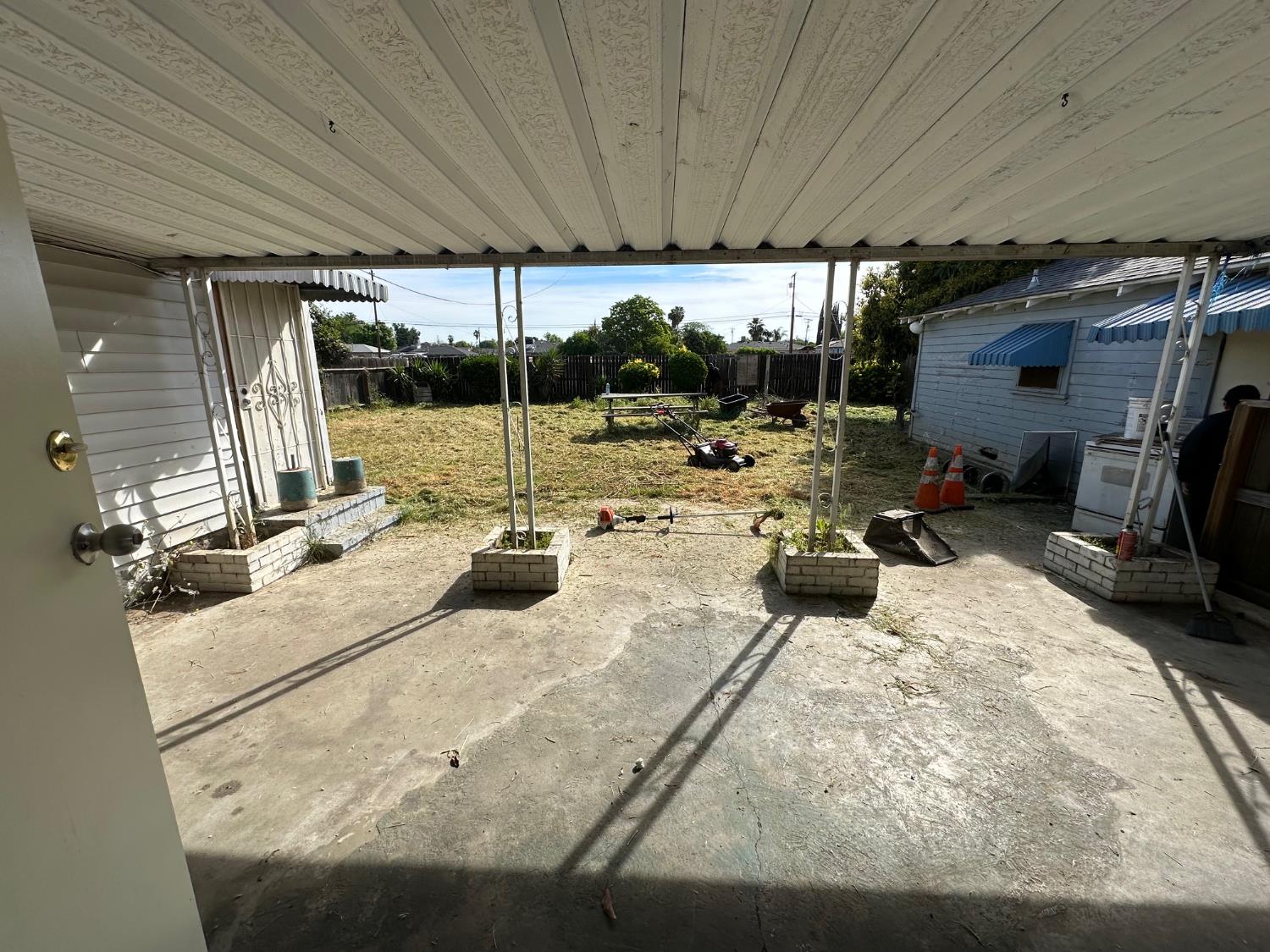 2042 Mayfair Drive E, Fresno, CA, 93703