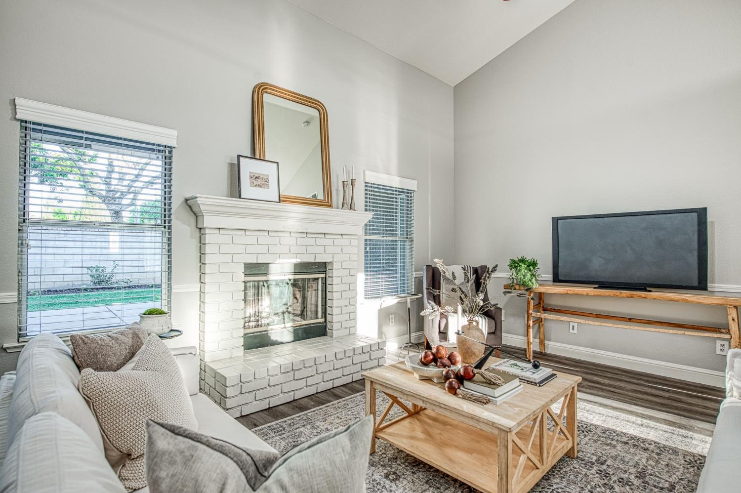 9882 N Meridian Avenue, Fresno, CA, 93720