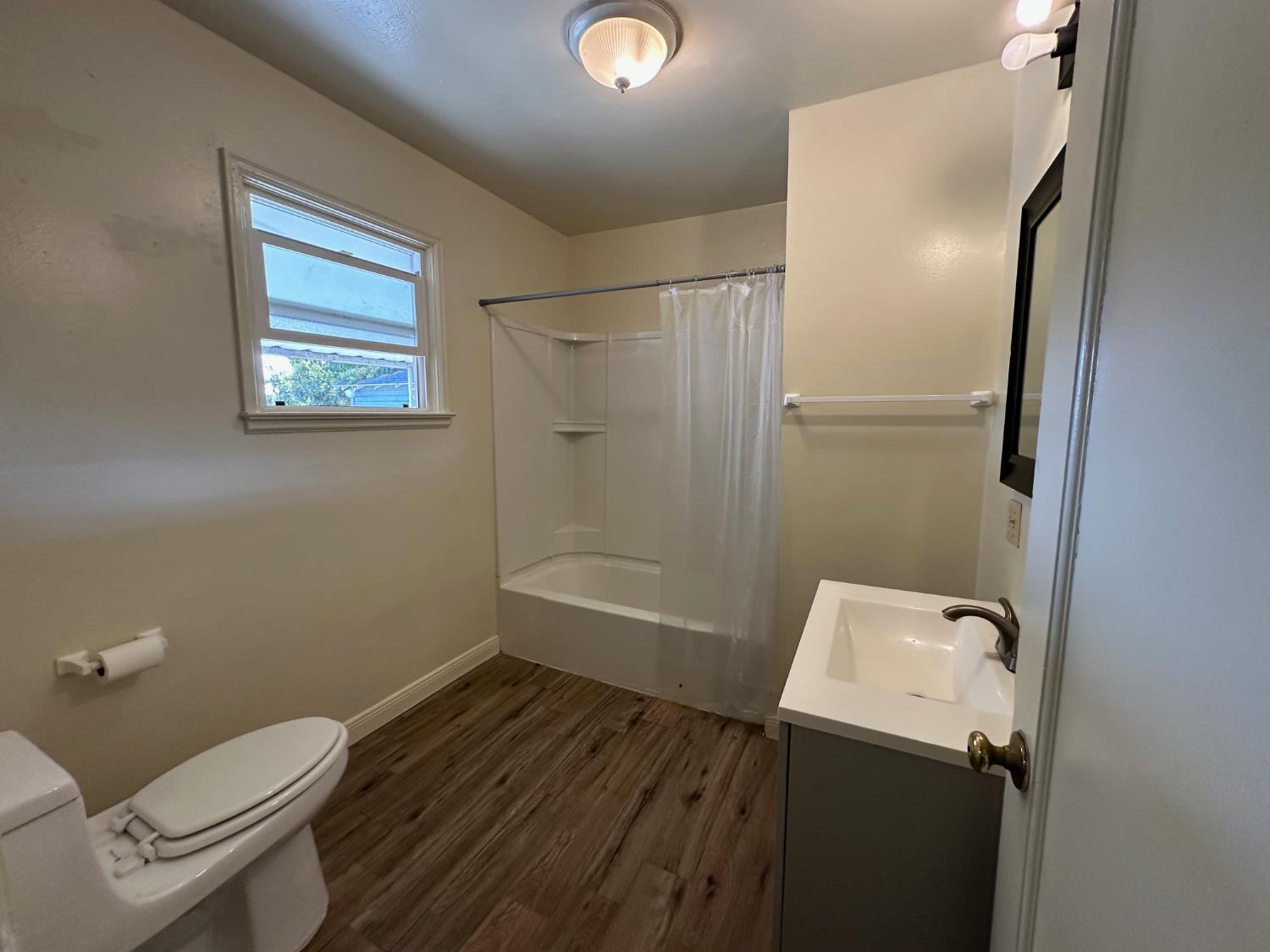 2042 Mayfair Drive E, Fresno, CA, 93703