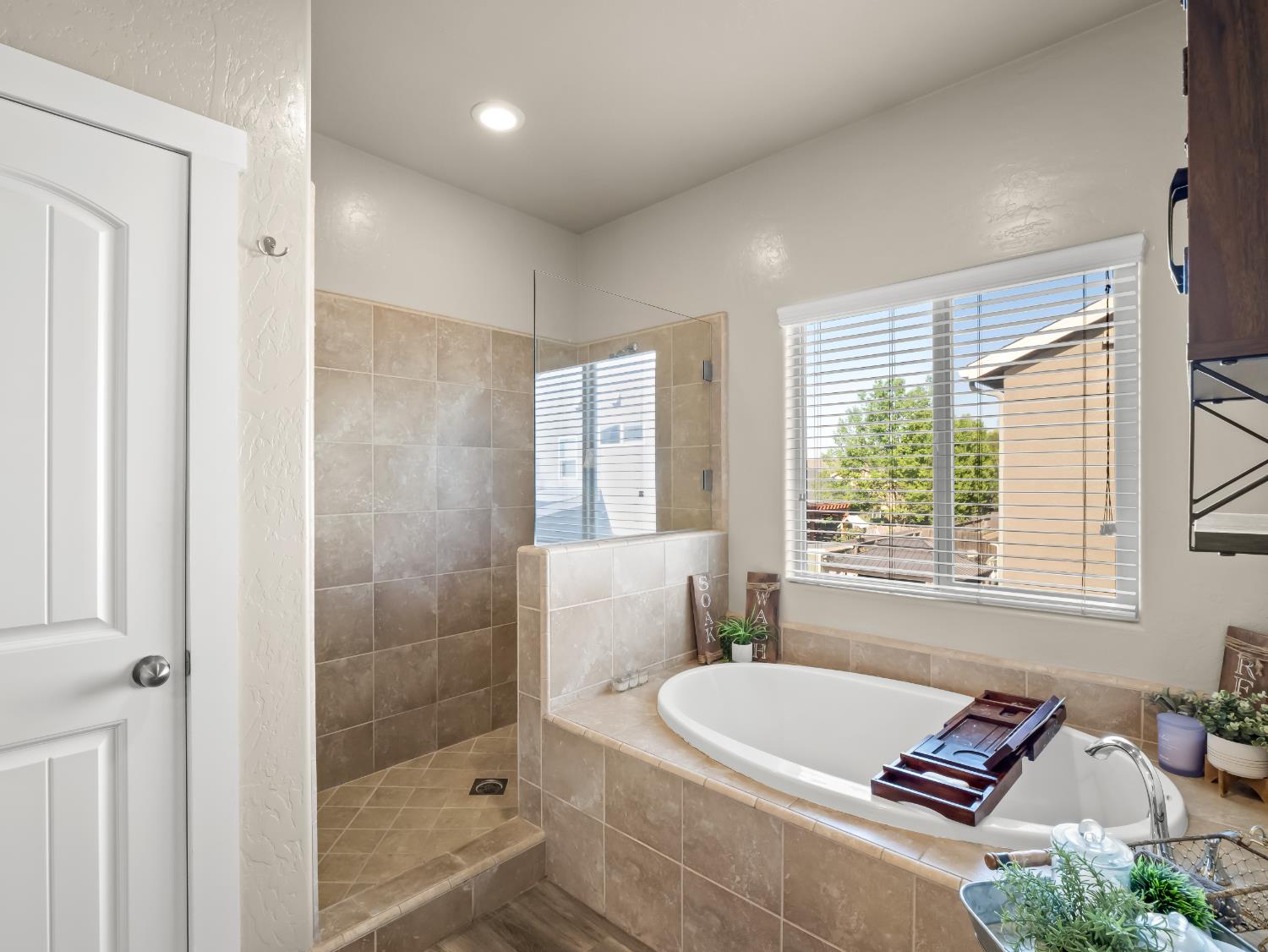 6878 W Alana Drive W, Fresno, CA, 93722