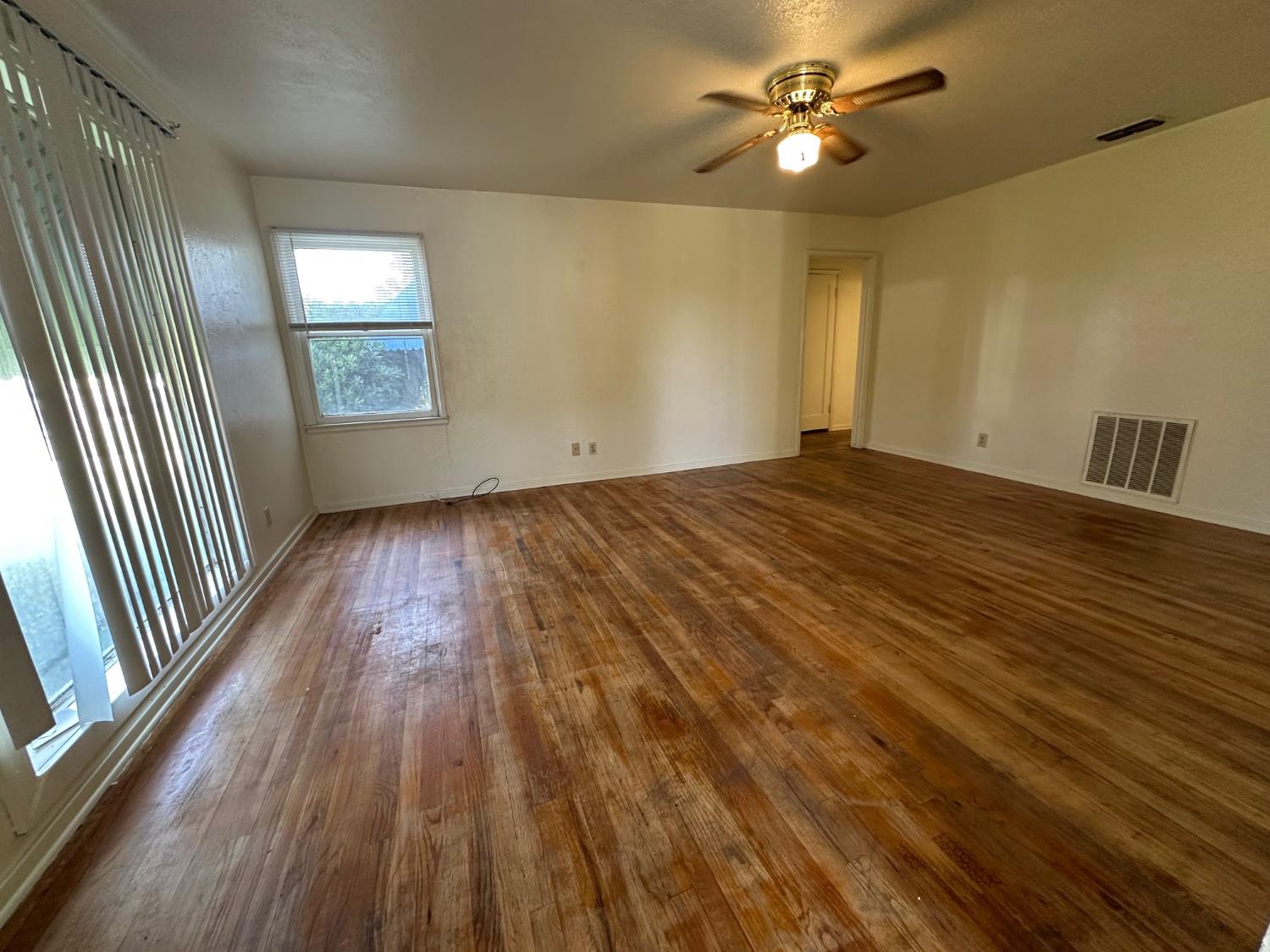 2042 Mayfair Drive E, Fresno, CA, 93703