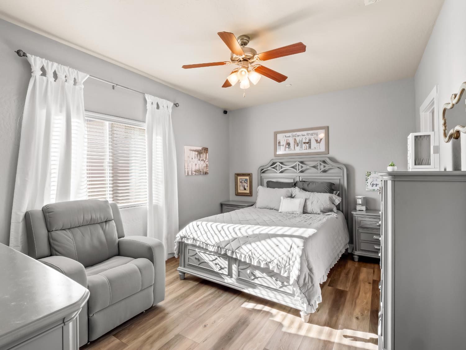 6878 W Alana Drive W, Fresno, CA, 93722