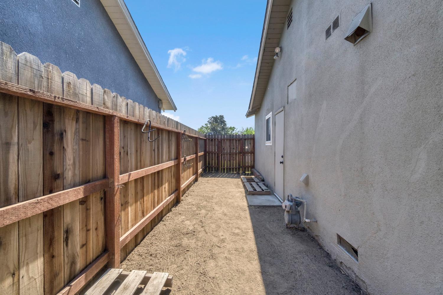 4033 E Brentwood Avenue, Fresno, CA, 93703