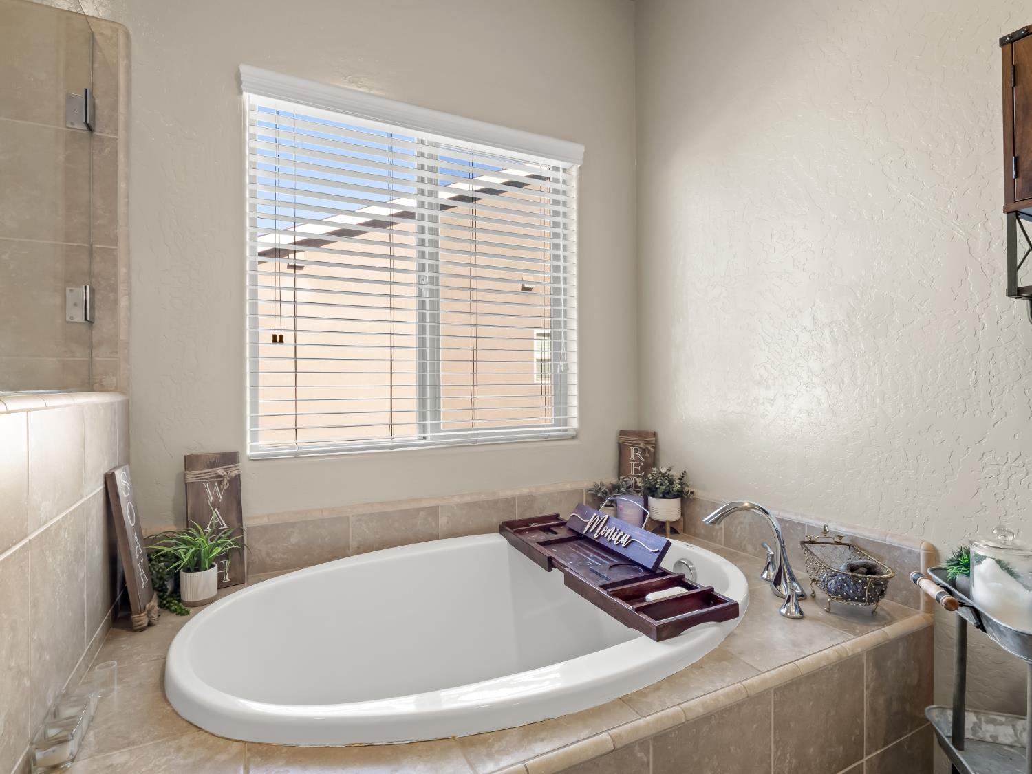 6878 W Alana Drive W, Fresno, CA, 93722