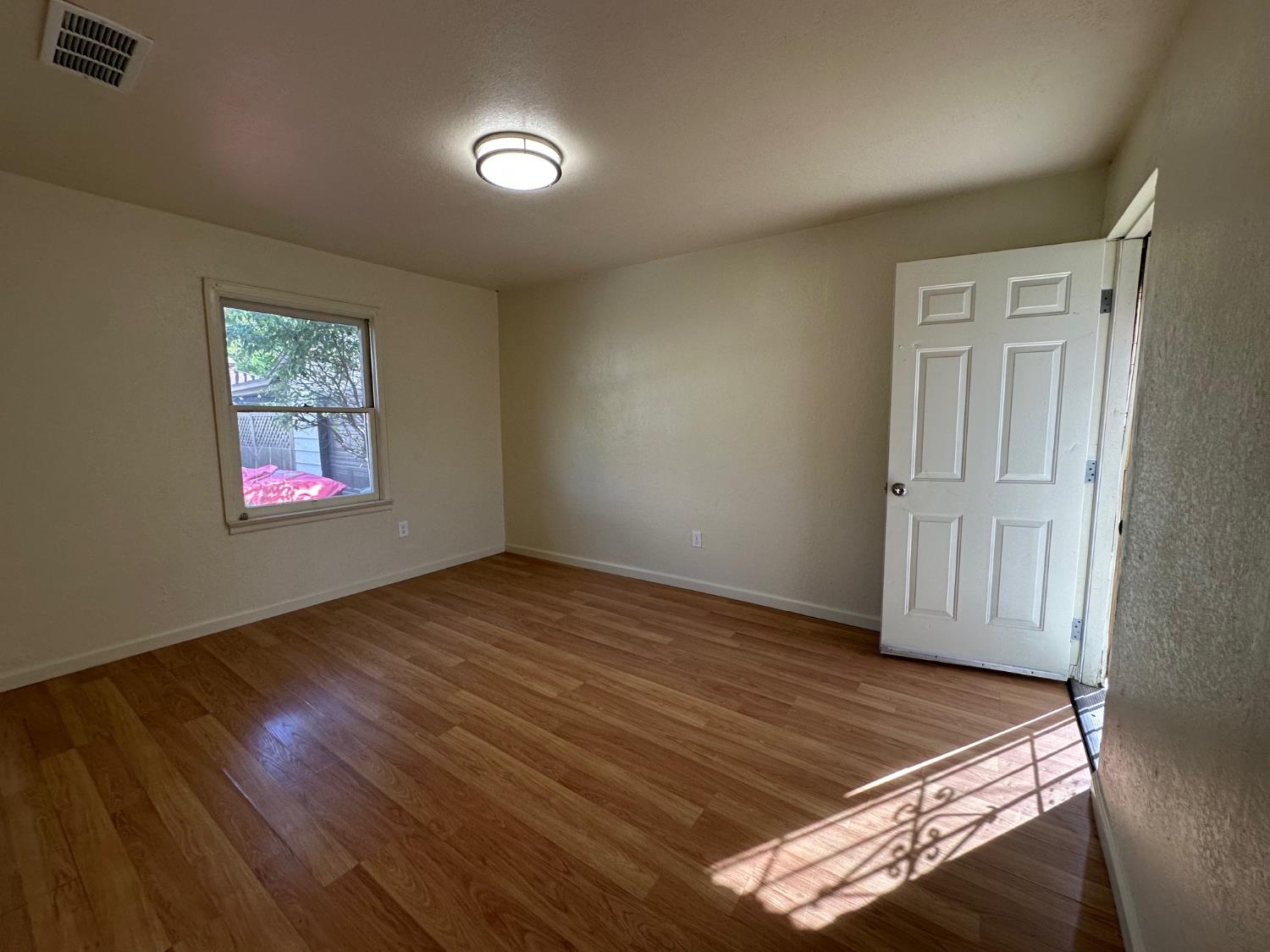 2042 Mayfair Drive E, Fresno, CA, 93703